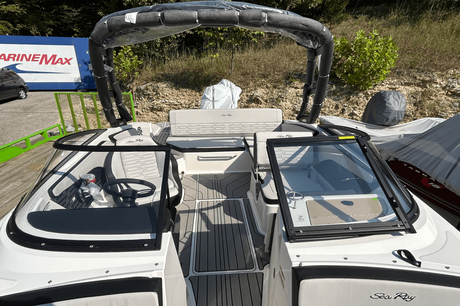 2025 Sea Ray SPX 210 Outboard Image Thumbnail #12