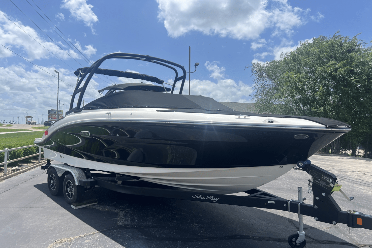 2025 Sea Ray SPX 210 Outboard Image Thumbnail #2