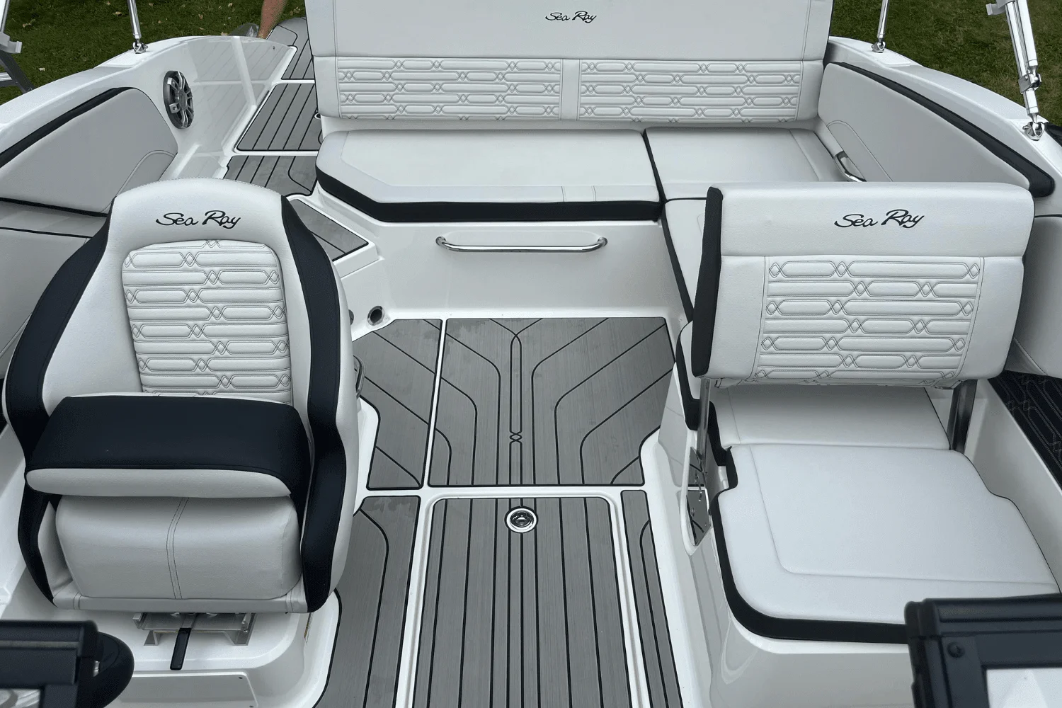 2025 Sea Ray SPX 210 Outboard Image Thumbnail #6