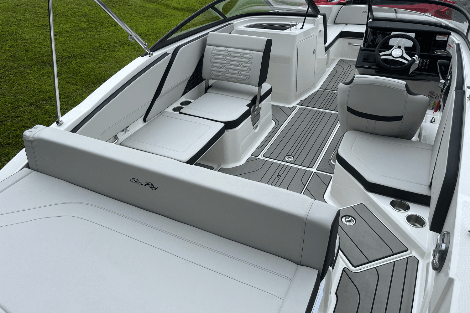 2025 Sea Ray SPX 210 Outboard Image Thumbnail #5