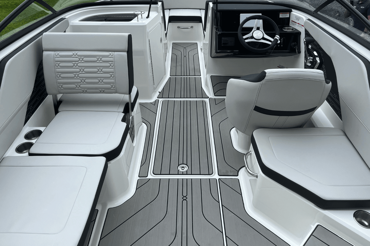 2025 Sea Ray SPX 210 Outboard Image Thumbnail #9