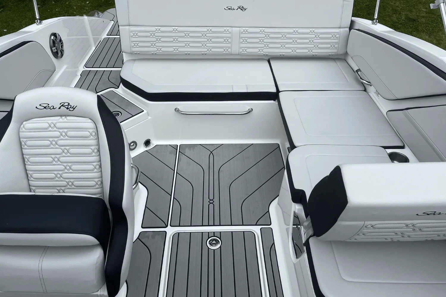 2025 Sea Ray SPX 210 Outboard Image Thumbnail #7