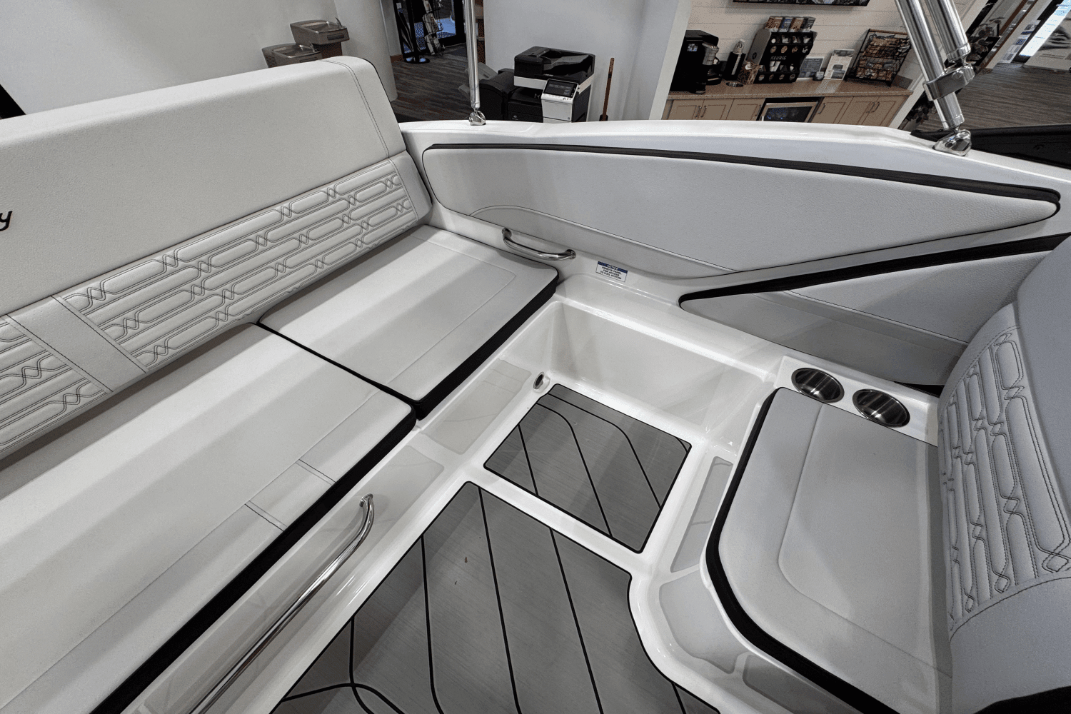 2025 Sea Ray SPX 210 Outboard Image Thumbnail #10