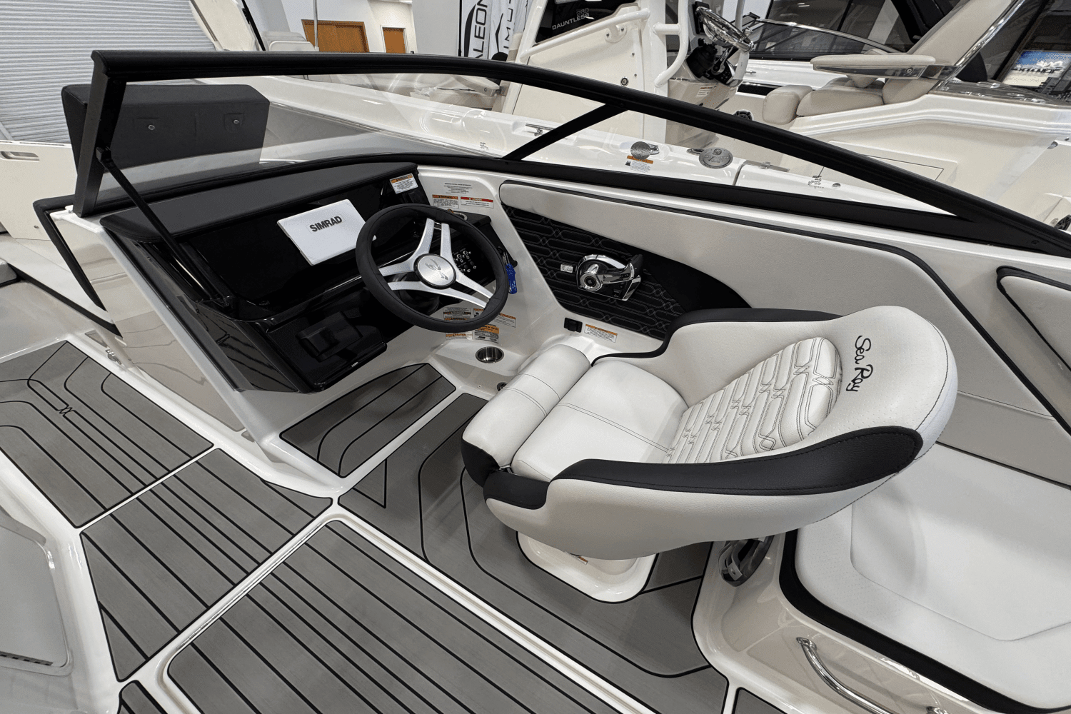 2025 Sea Ray SPX 210 Outboard Image Thumbnail #13