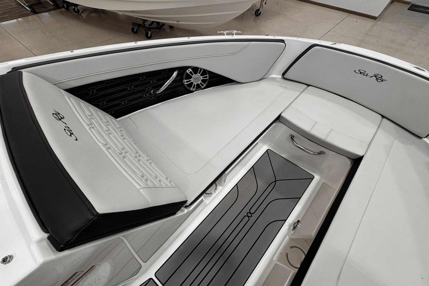 2025 Sea Ray SPX 210 Outboard Image Thumbnail #18