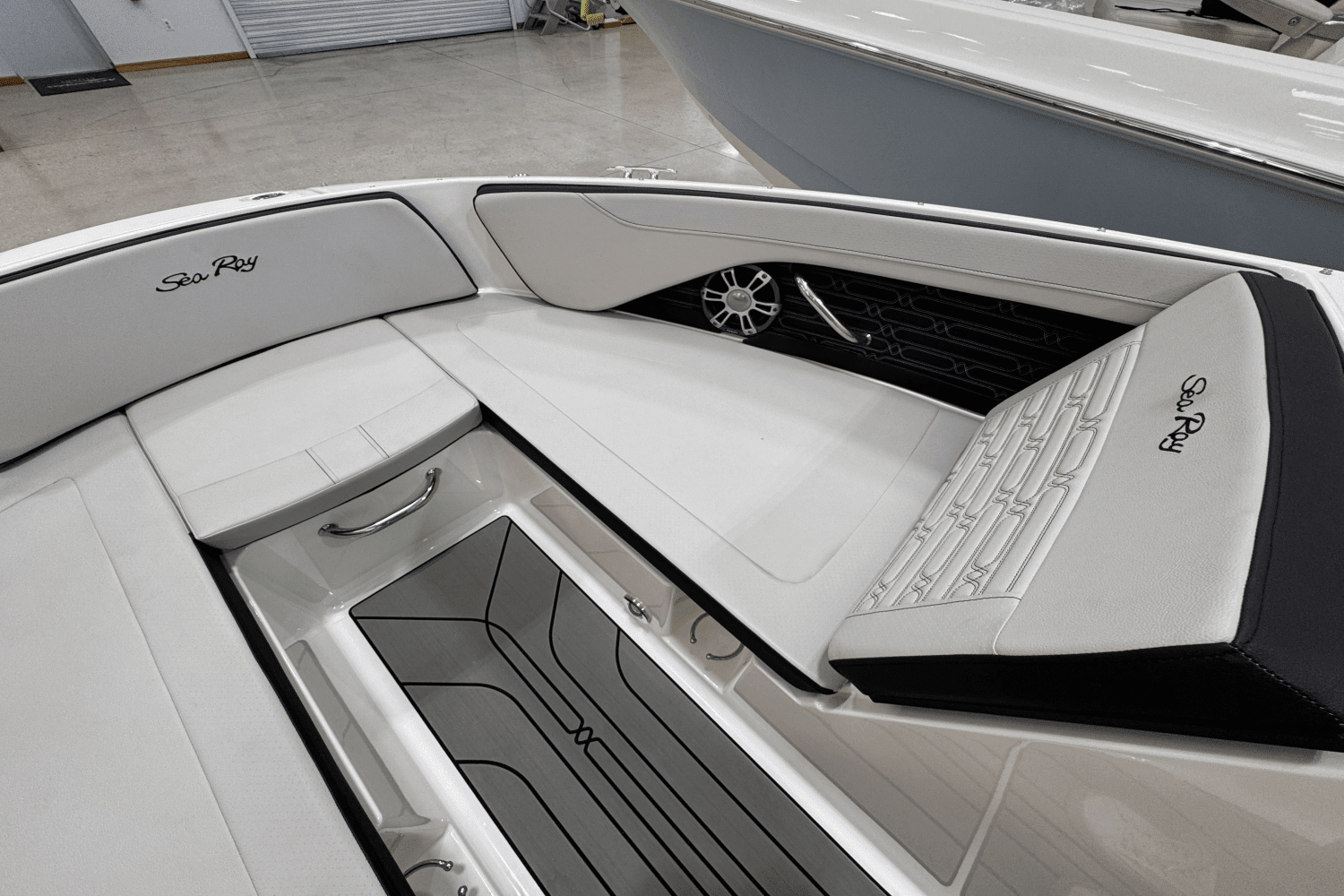 2025 Sea Ray SPX 210 Outboard Image Thumbnail #19
