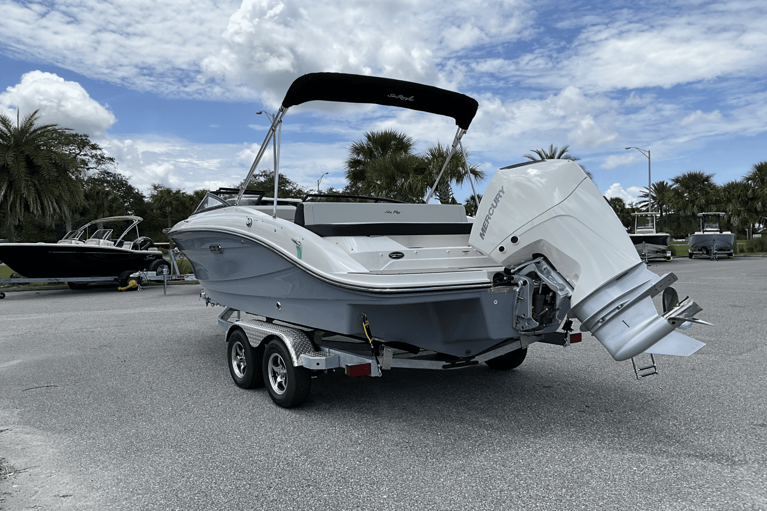 2025 Sea Ray SPX 210 Outboard Image Thumbnail #3