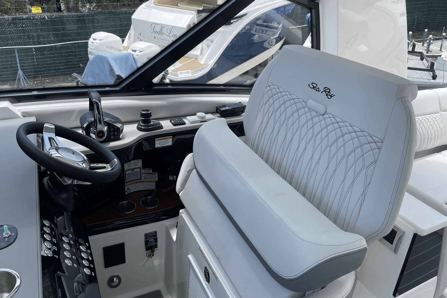 2024 Sea Ray Sundancer 370 Outboard Image Thumbnail #11