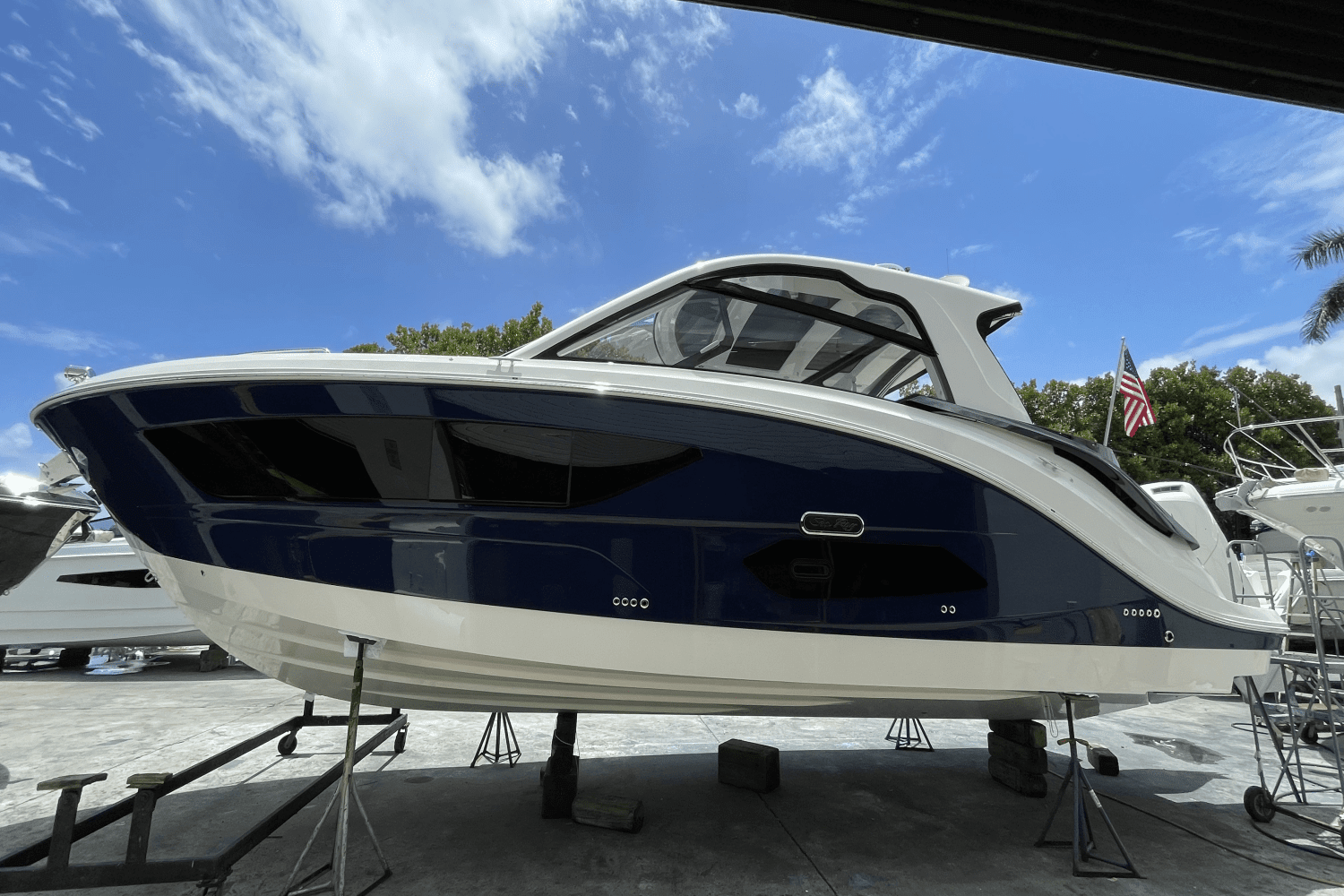 Thumbnail 3 for 2024 Sea Ray Sundancer 370 Outboard