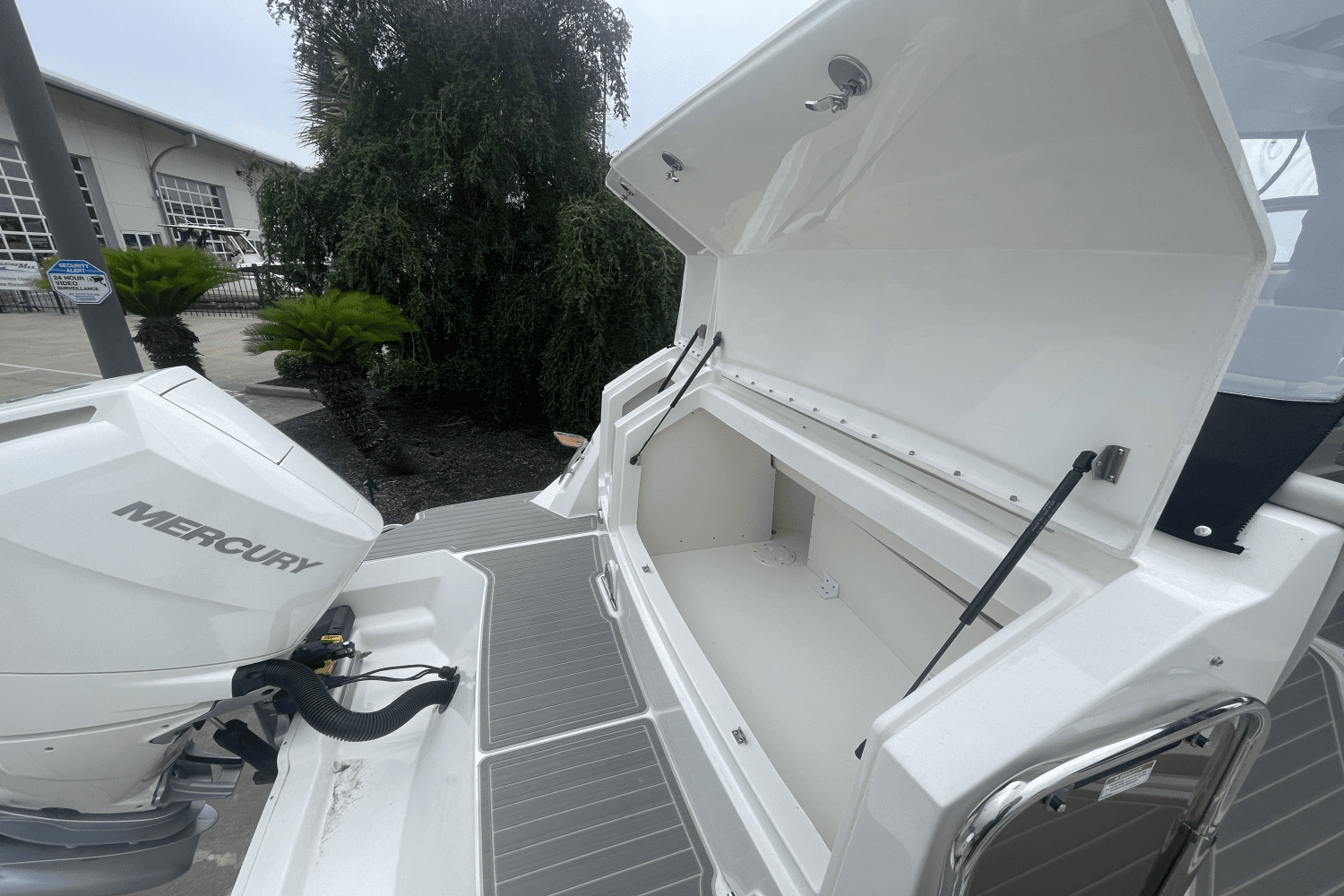 2024 Sea Ray Sundancer 320 Outboard Image Thumbnail #16