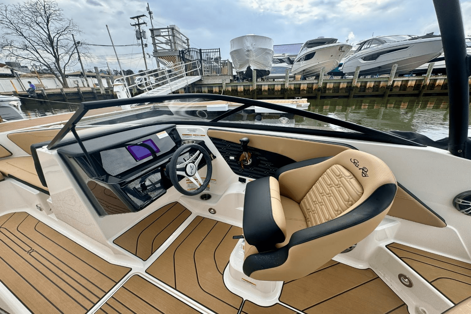 2025 Sea Ray SPX 190 Outboard Image Thumbnail #16