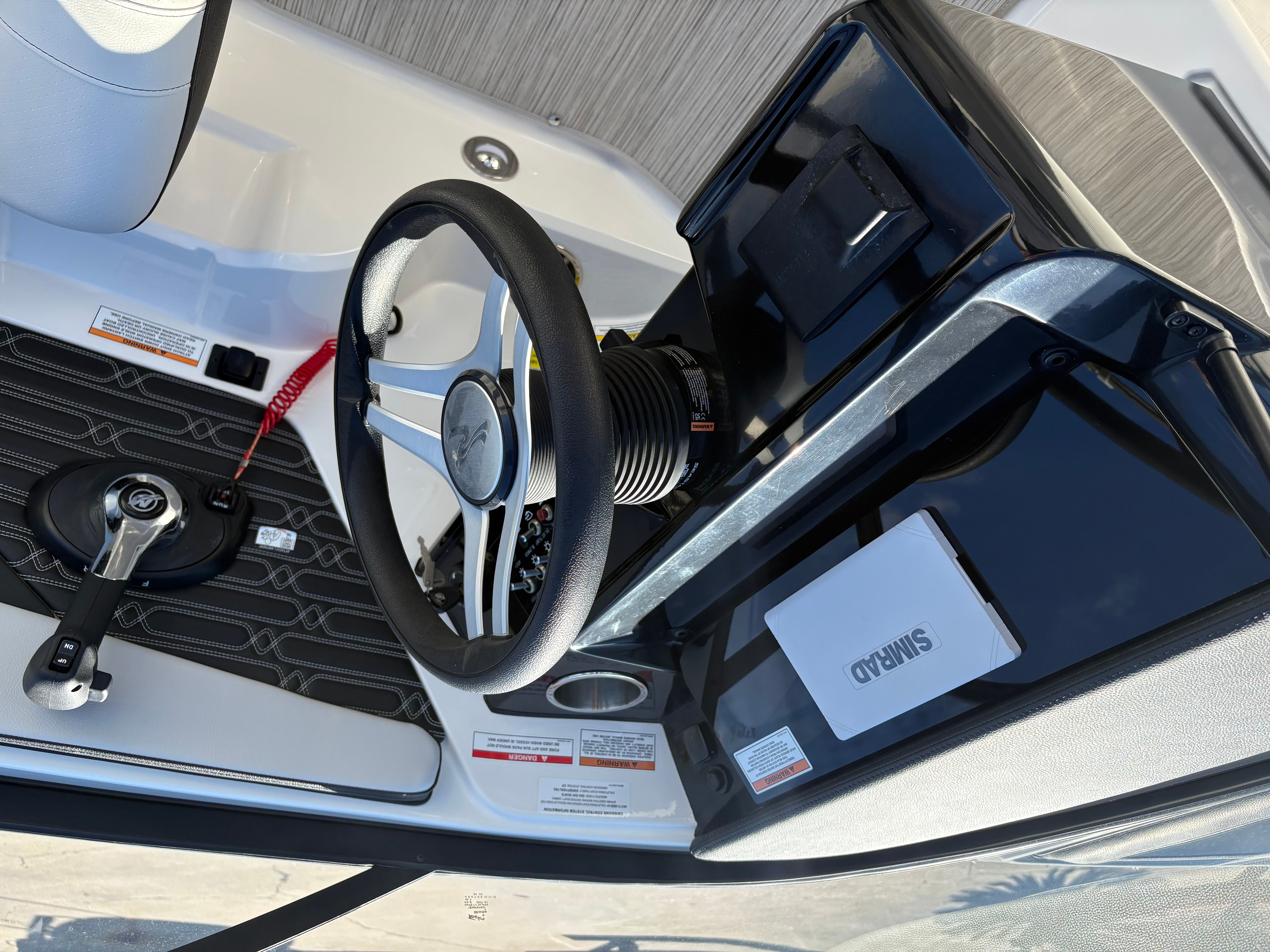 2025 Sea Ray SPX 190 Outboard Image Thumbnail #14