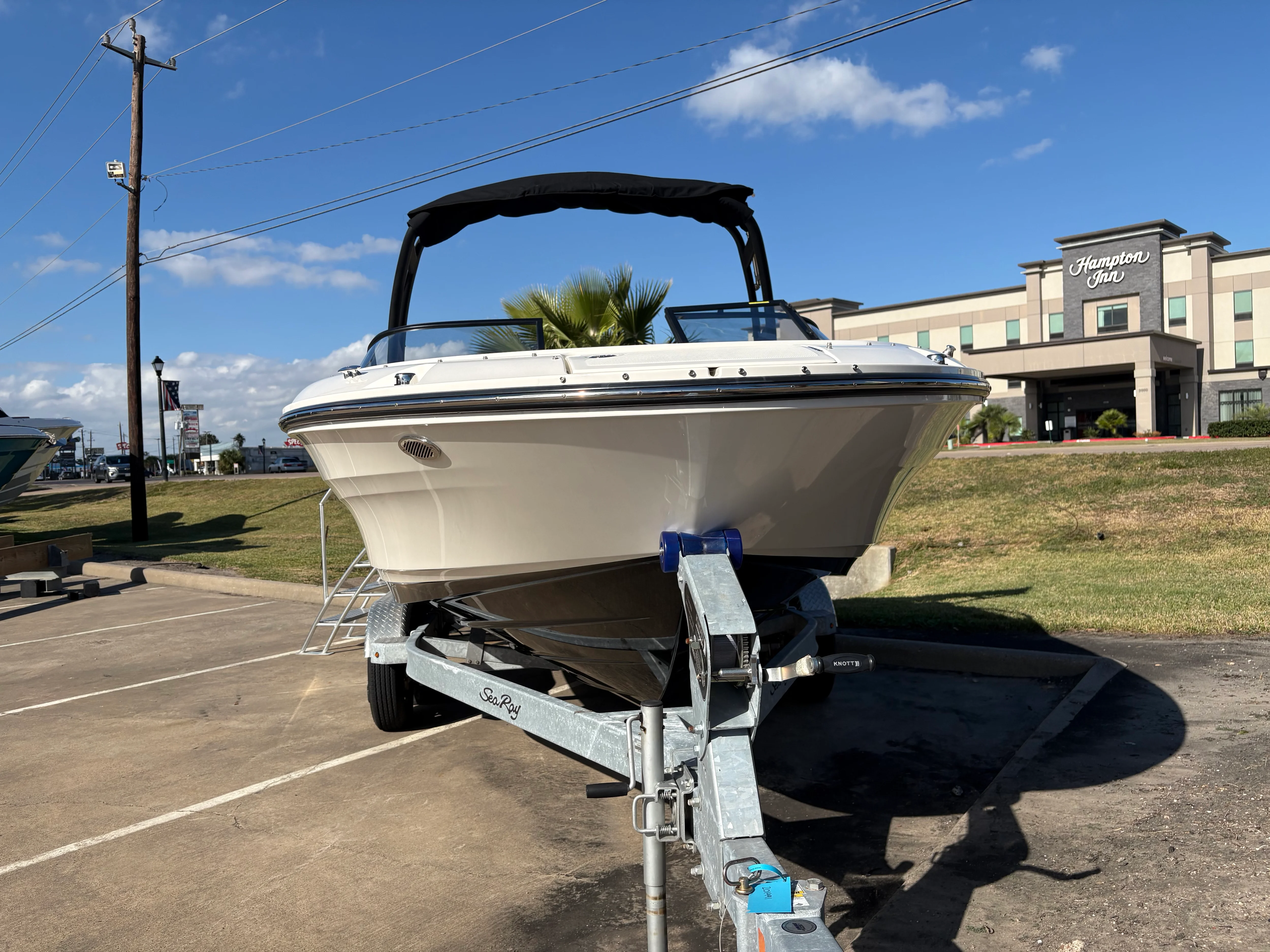 2025 Sea Ray SPX 190 Outboard Image Thumbnail #2
