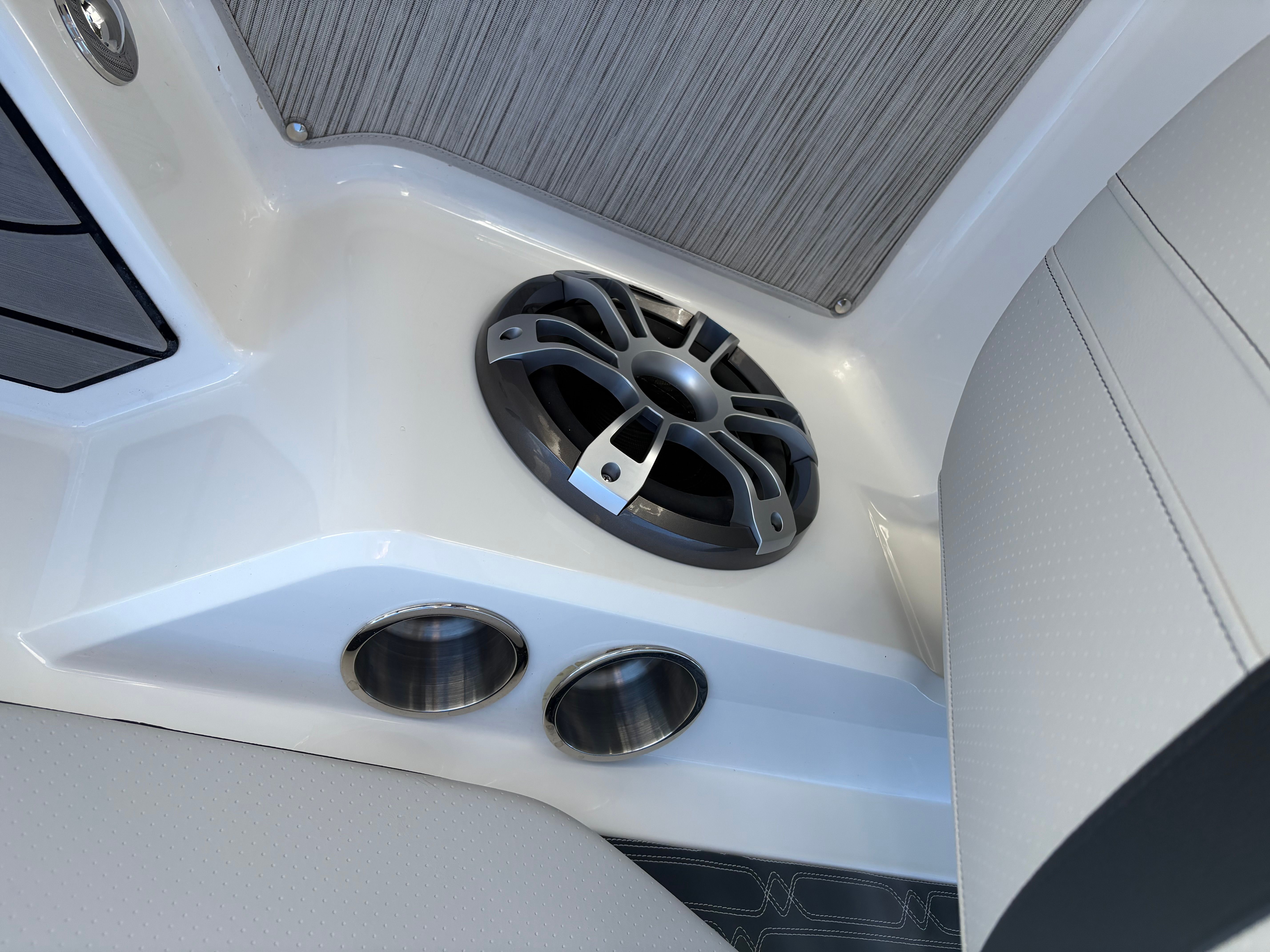 2025 Sea Ray SPX 190 Outboard Image Thumbnail #4