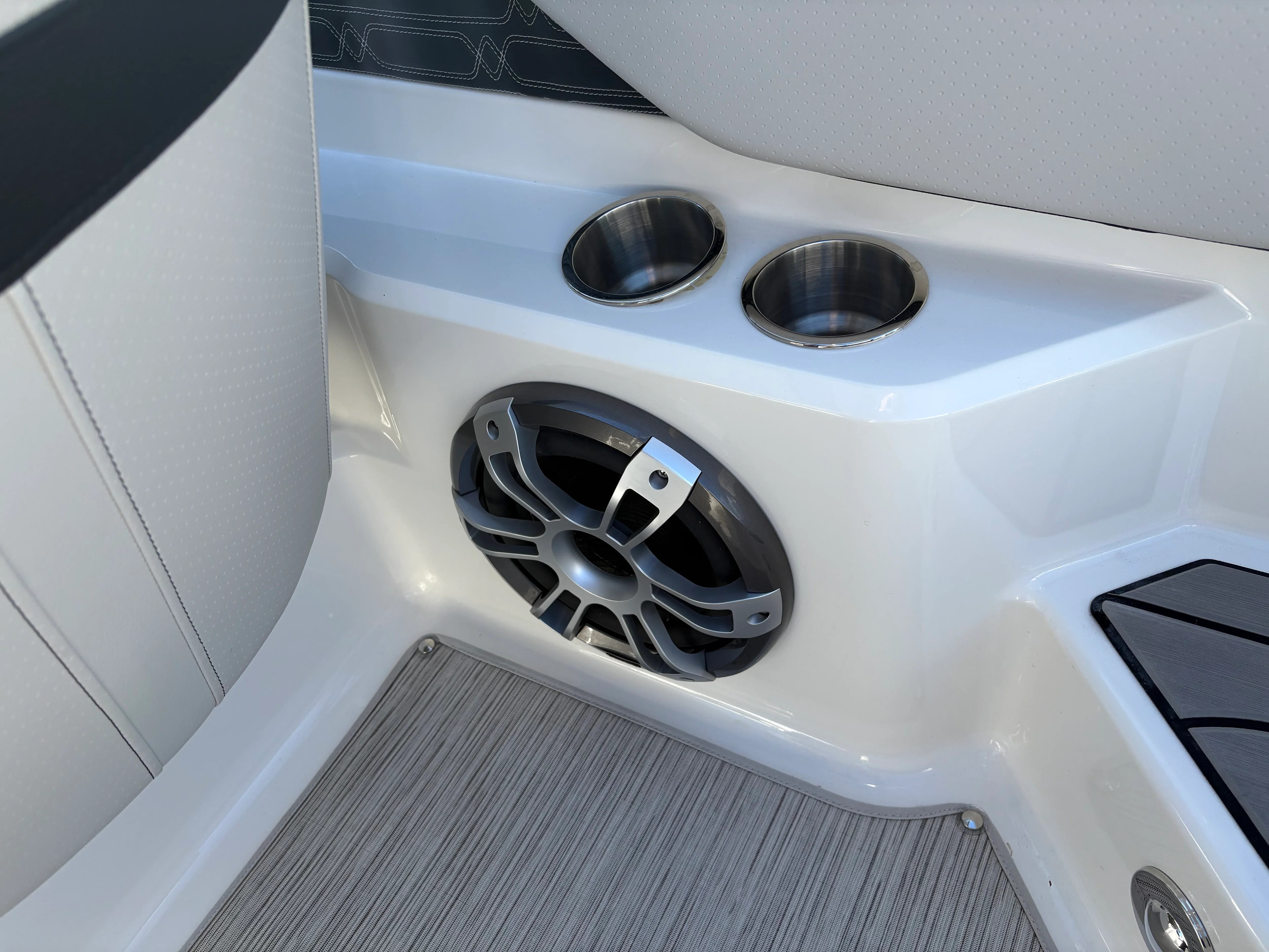 2025 Sea Ray SPX 190 Outboard Image Thumbnail #4