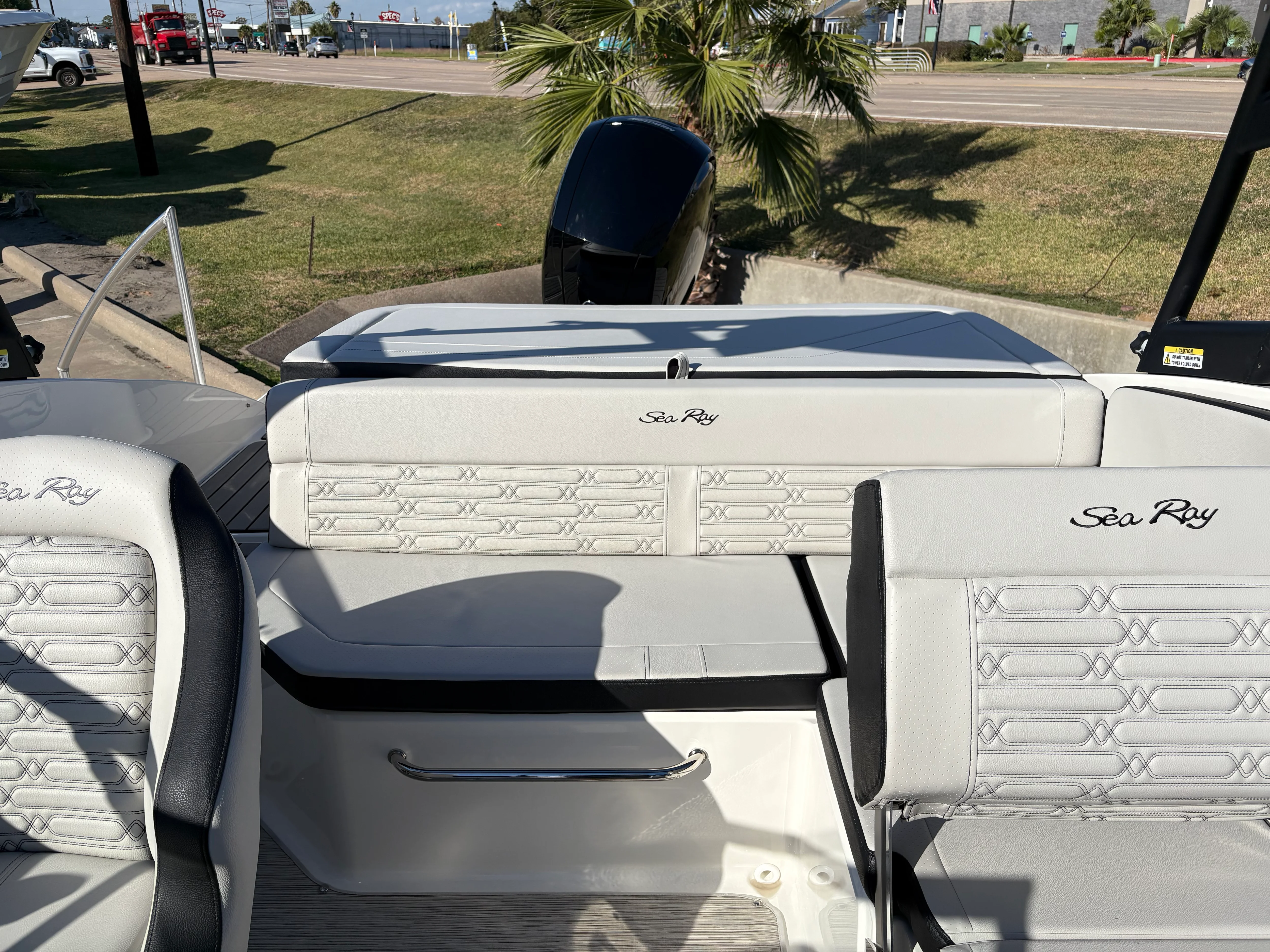 2025 Sea Ray SPX 190 Outboard Image Thumbnail #13