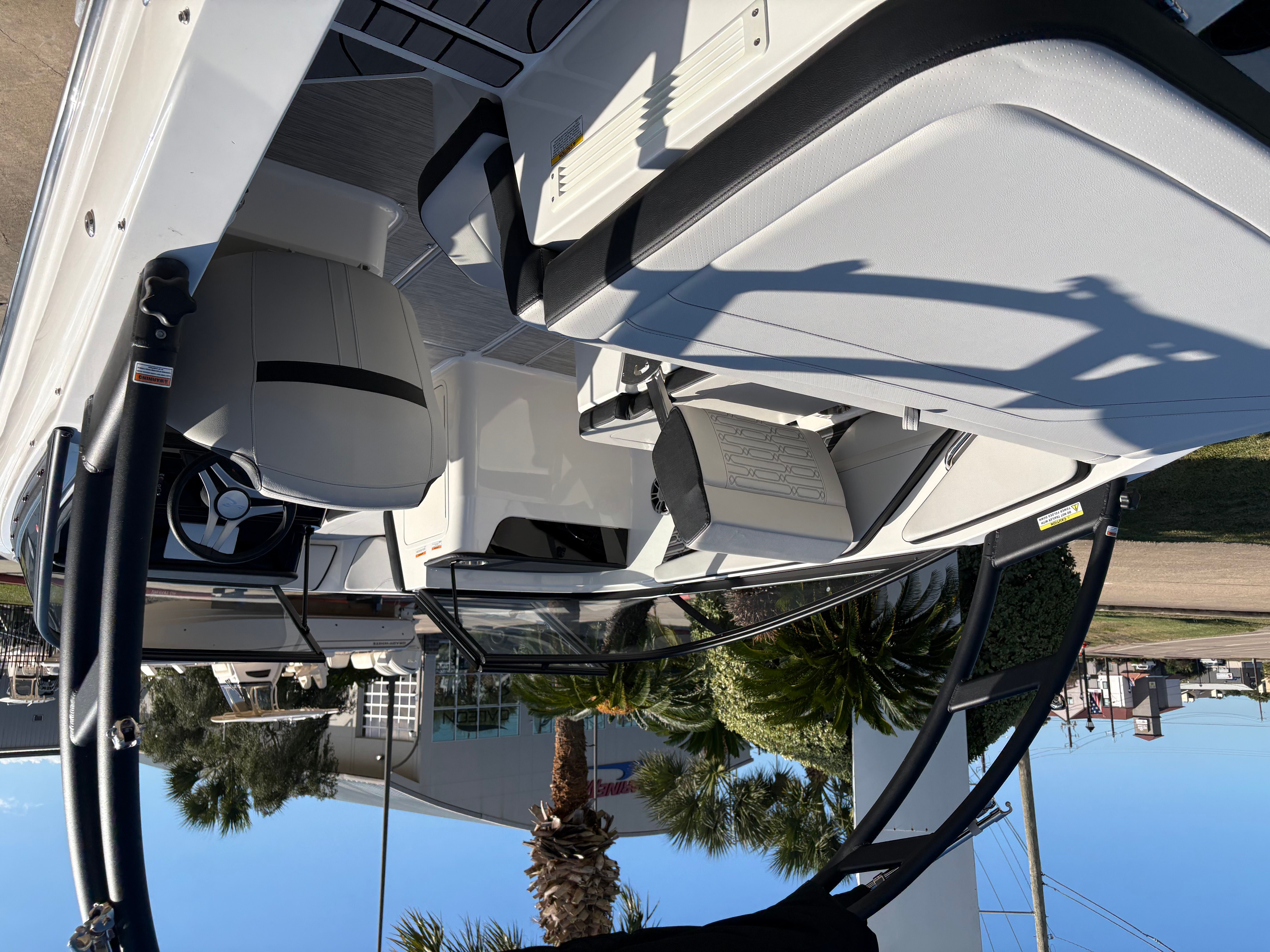 2025 Sea Ray SPX 190 Outboard Image Thumbnail #3