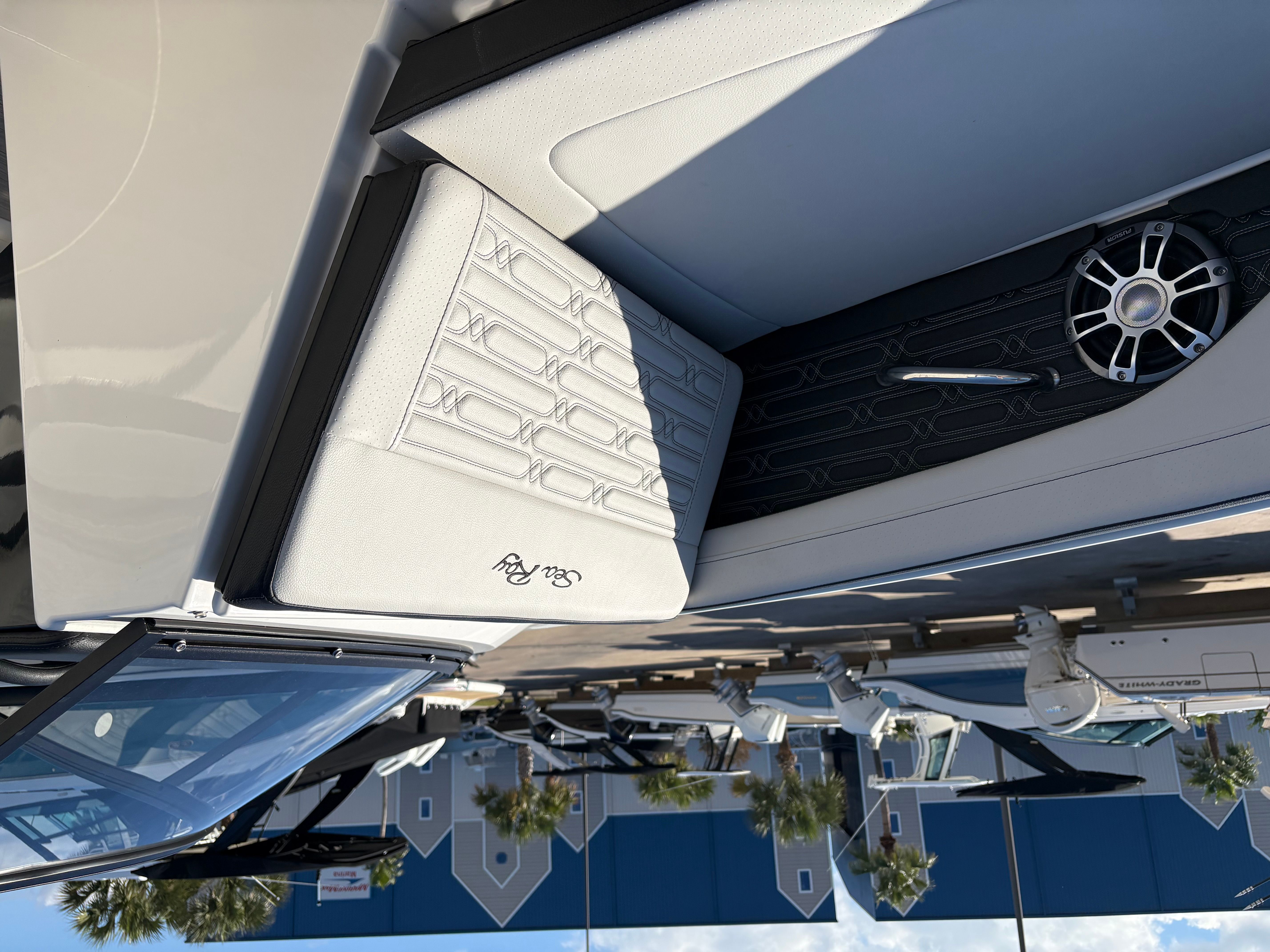 2025 Sea Ray SPX 190 Outboard Image Thumbnail #10