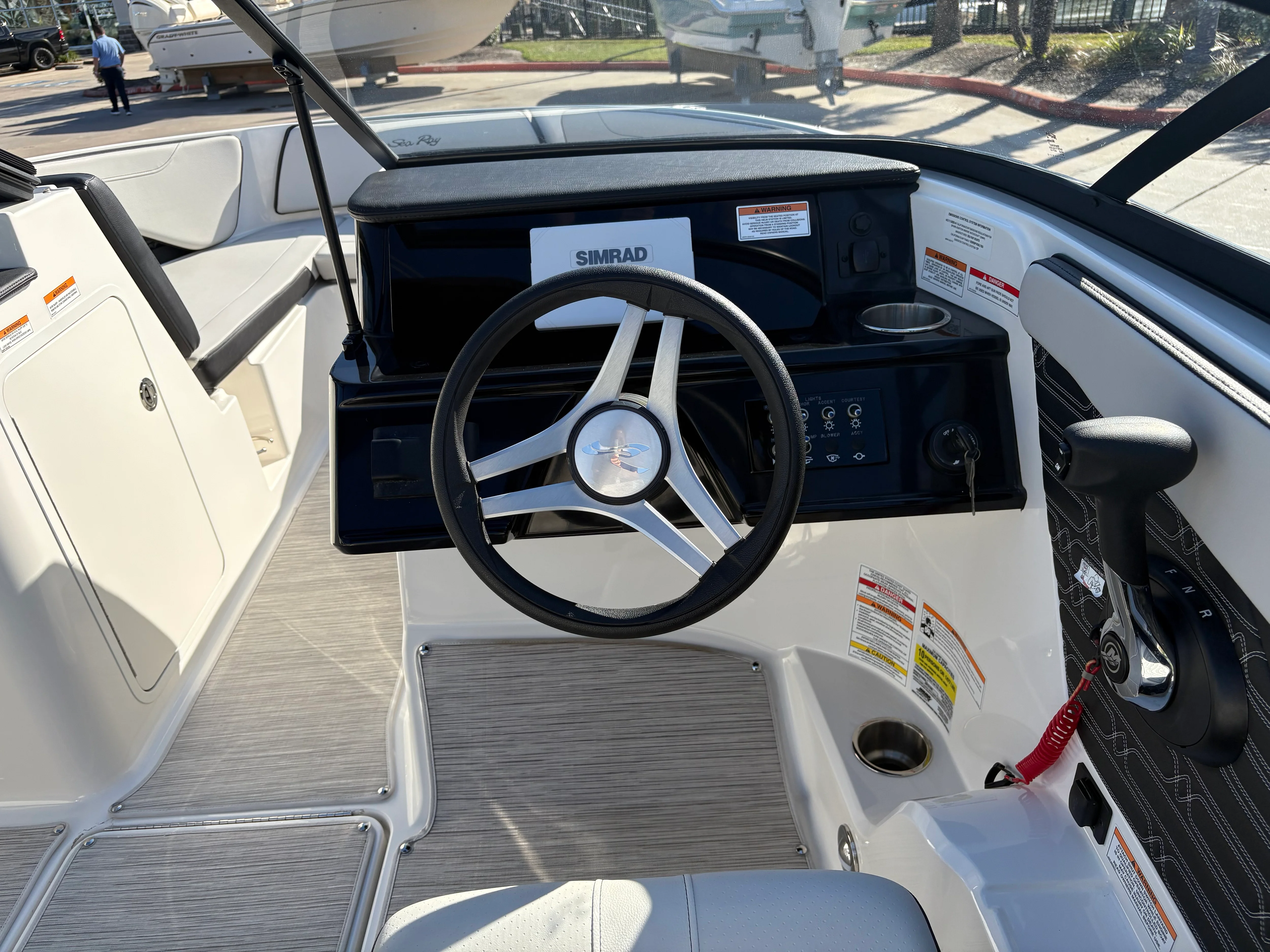 2025 Sea Ray SPX 190 Outboard Image Thumbnail #16