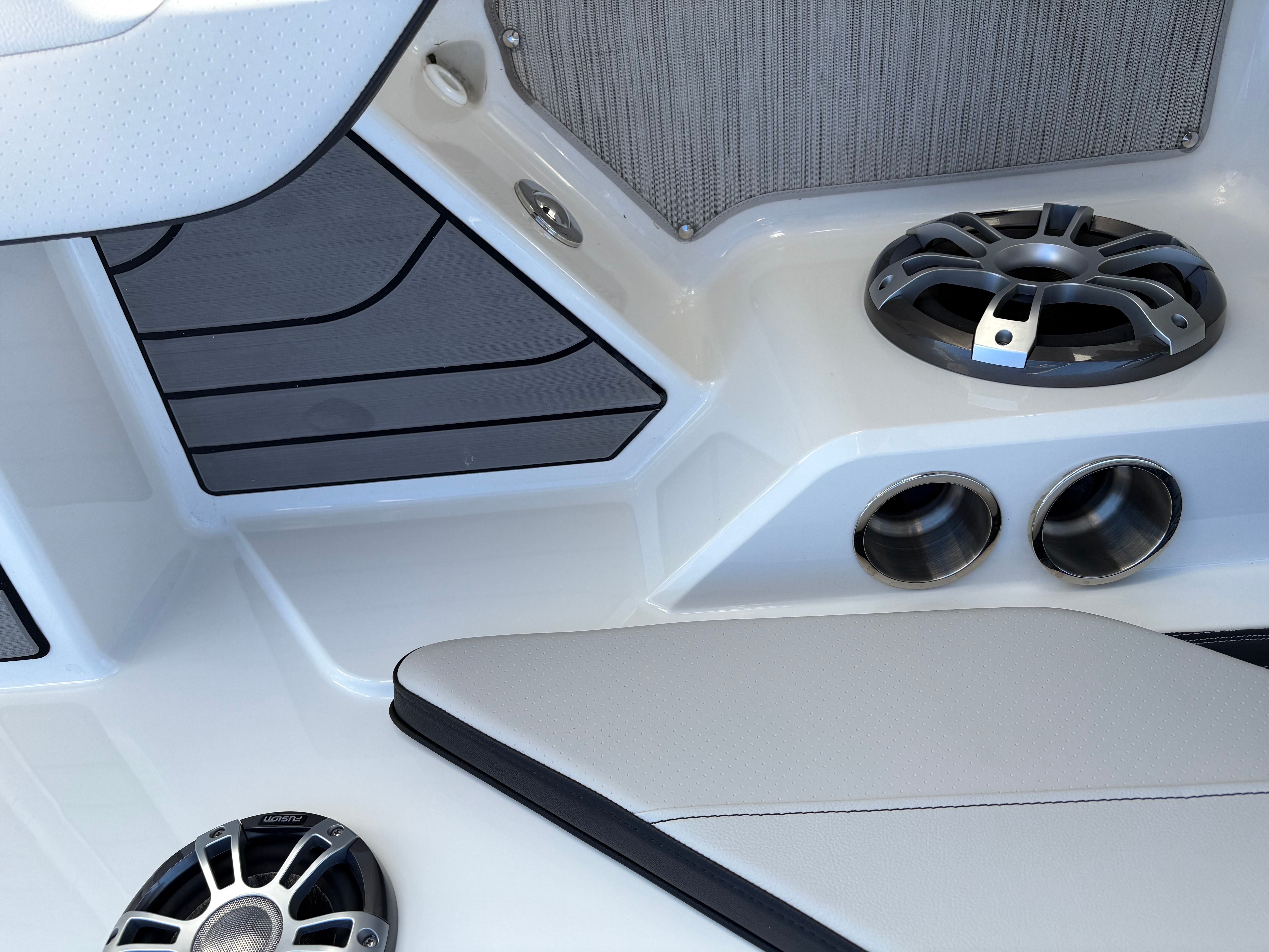 2025 Sea Ray SPX 190 Outboard Image Thumbnail #8