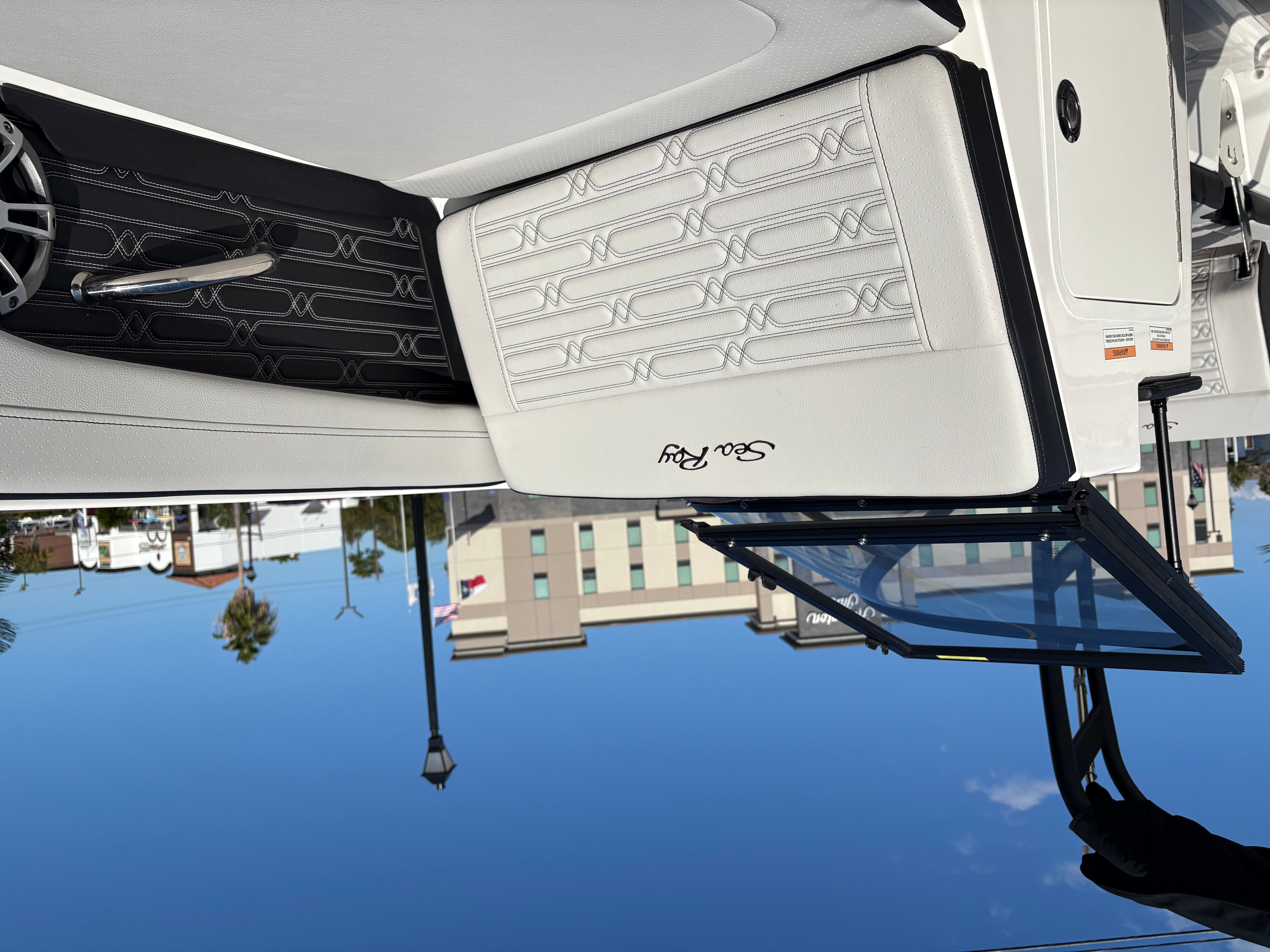 2025 Sea Ray SPX 190 Outboard Image Thumbnail #9
