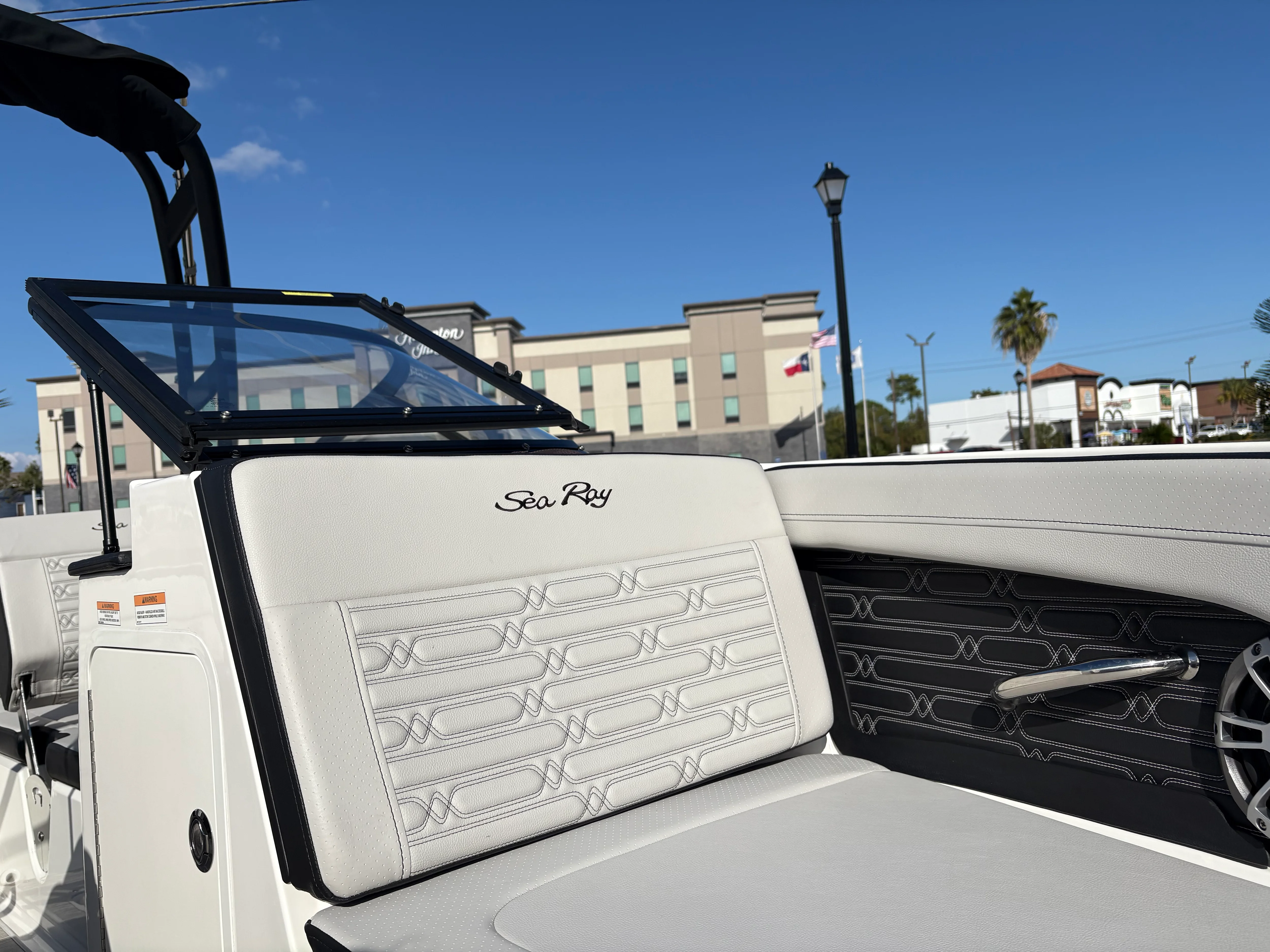 2025 Sea Ray SPX 190 Outboard Image Thumbnail #9