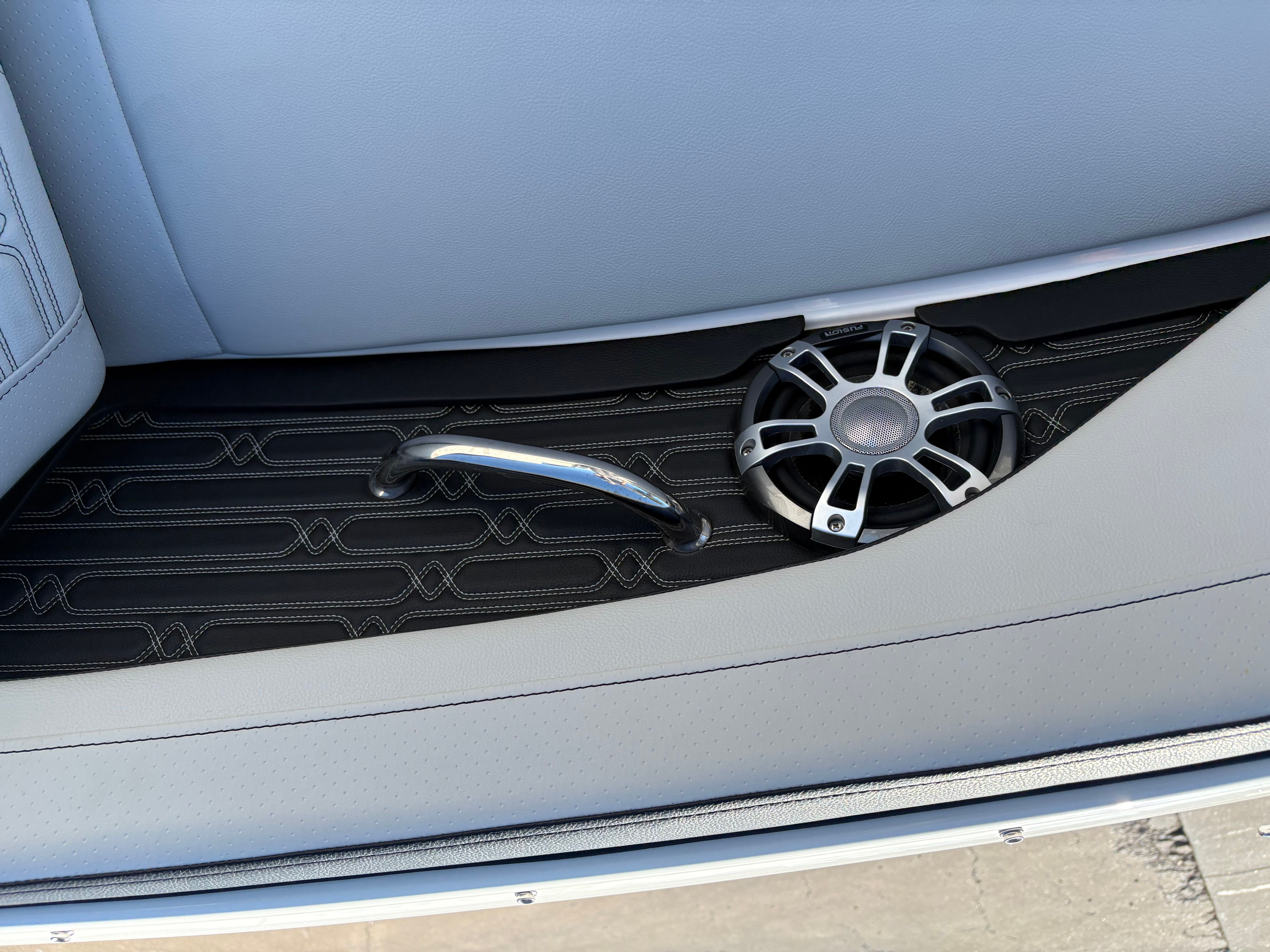 2025 Sea Ray SPX 190 Outboard Image Thumbnail #7