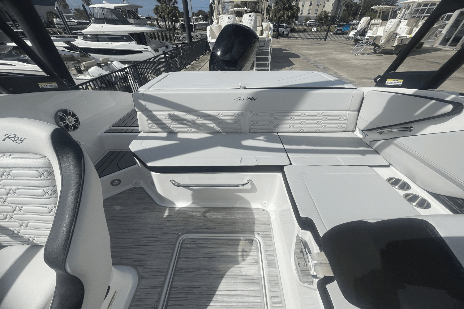 2025 Sea Ray SPX 190 Outboard Image Thumbnail #7