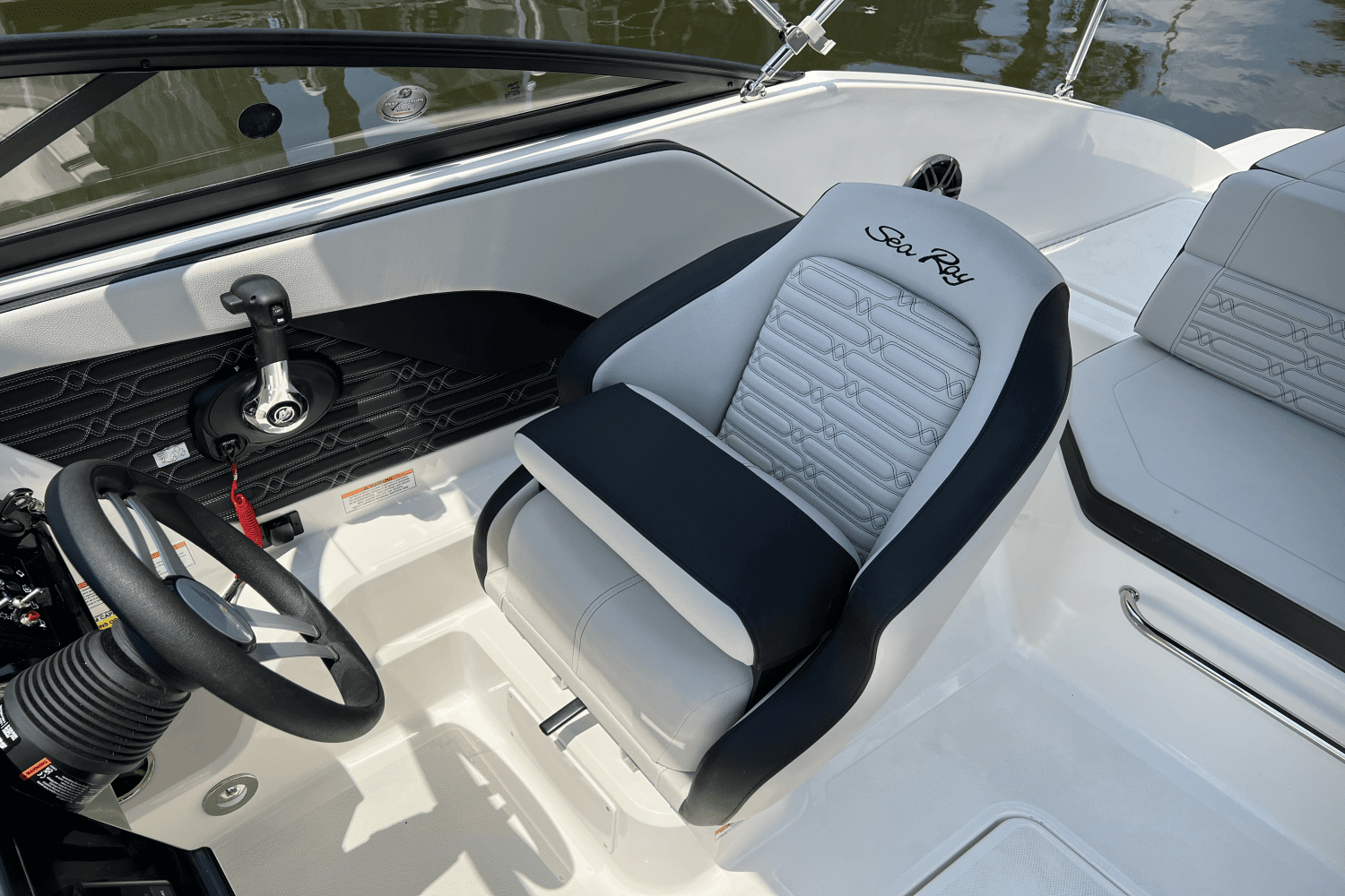 2025 Sea Ray SPX 190 Outboard Image Thumbnail #7