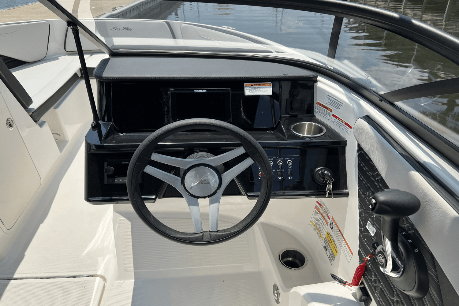 2025 Sea Ray SPX 190 Outboard Image Thumbnail #9