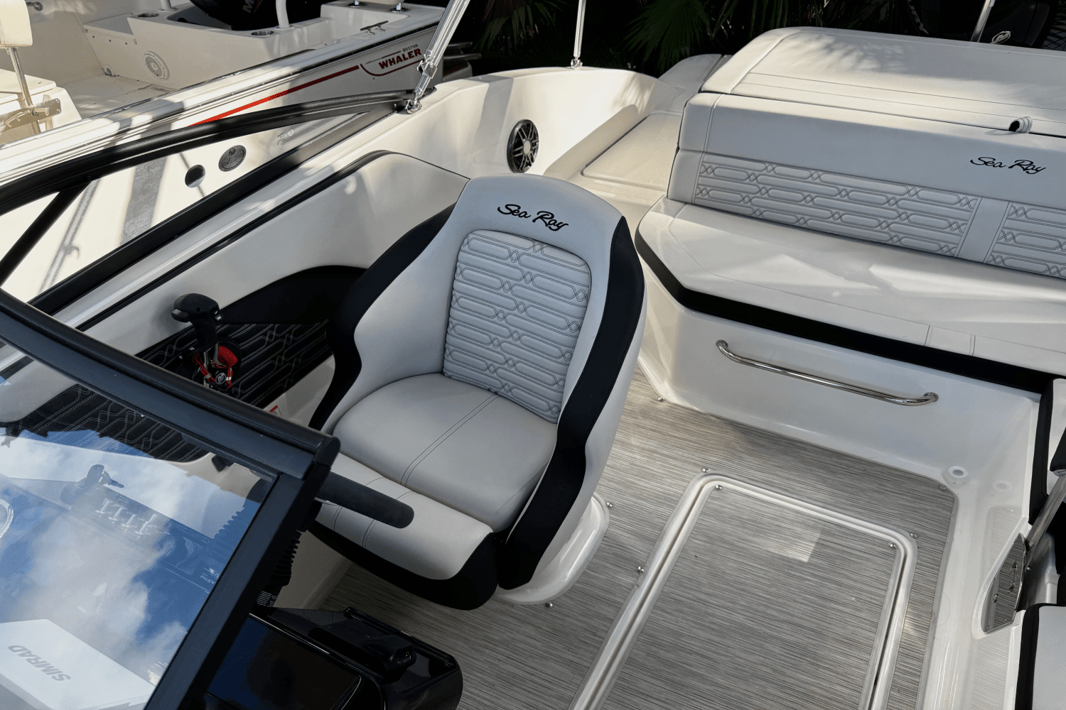 2025 Sea Ray SPX 190 Outboard Image Thumbnail #7