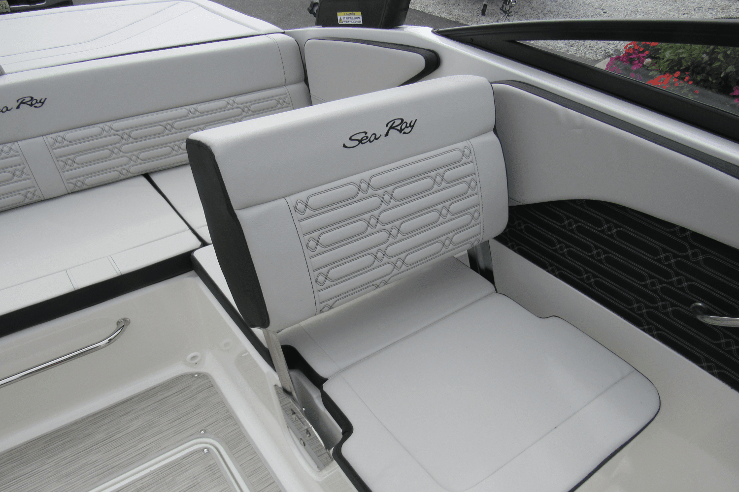 2025 Sea Ray SPX 190 Outboard Image Thumbnail #7