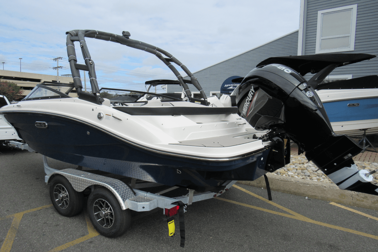 Thumbnail 3 for 2025 Sea Ray SPX 190 Outboard