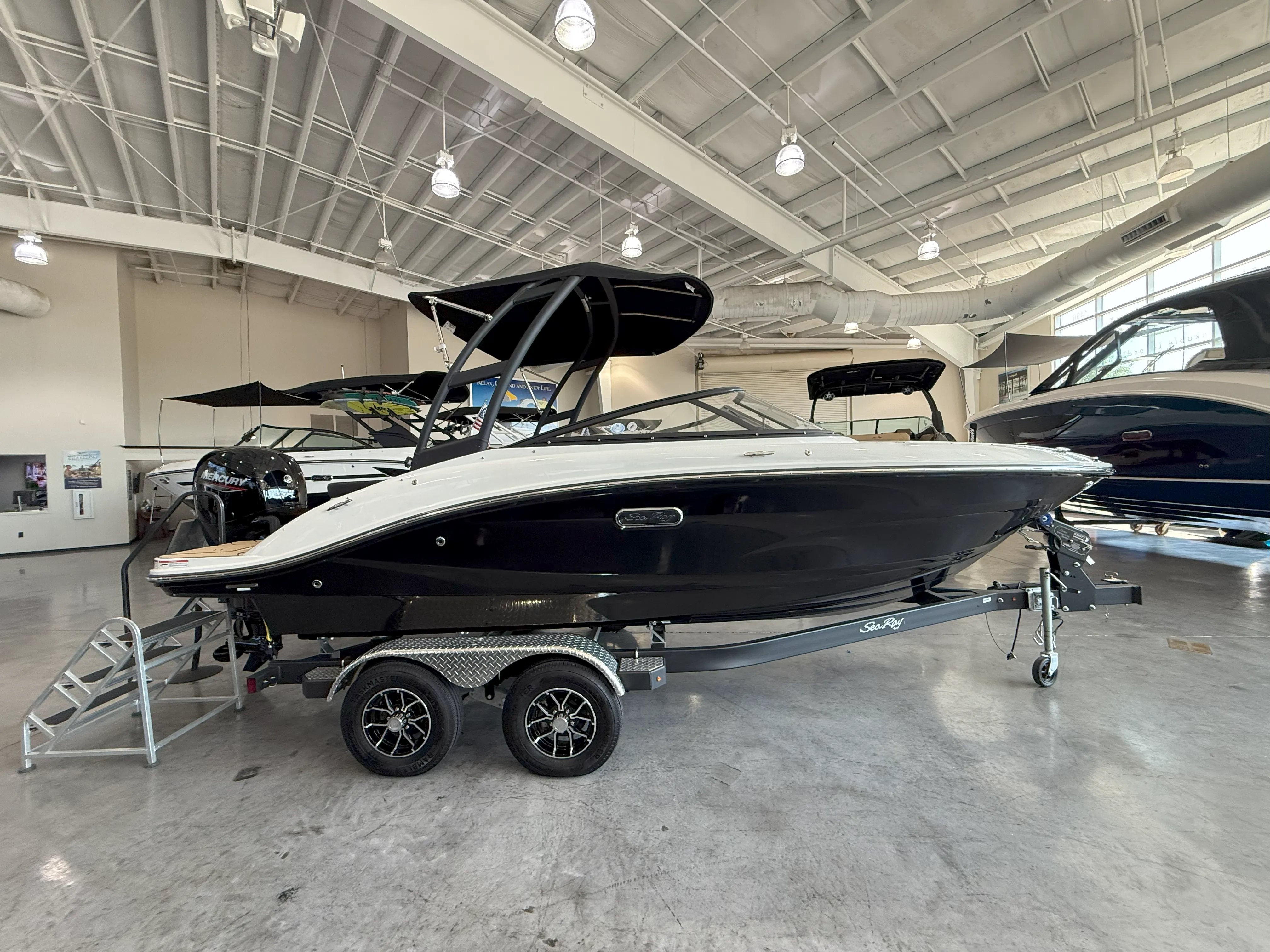 2025 Sea Ray SPX 190 Outboard Image Thumbnail #3