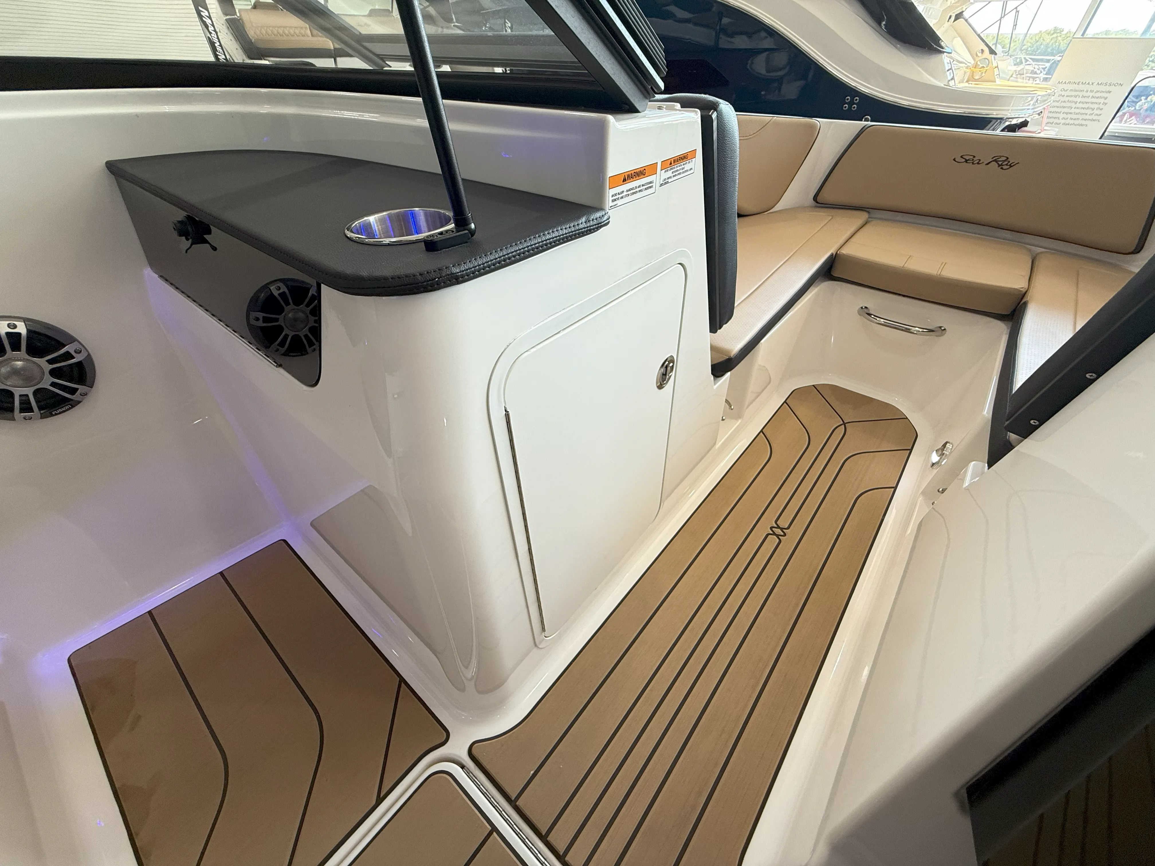 2025 Sea Ray SPX 190 Outboard Image Thumbnail #19