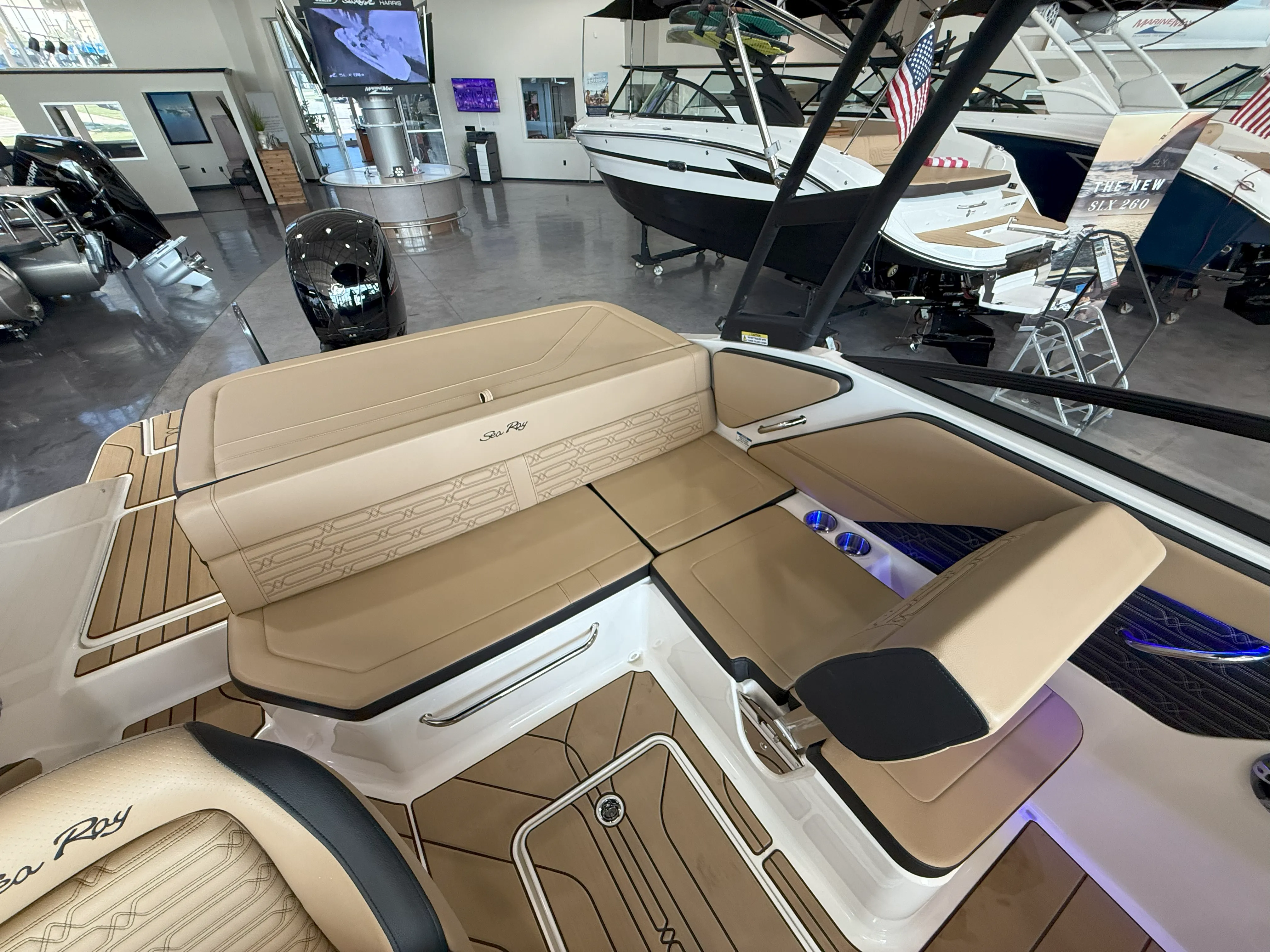 2025 Sea Ray SPX 190 Outboard Image Thumbnail #12
