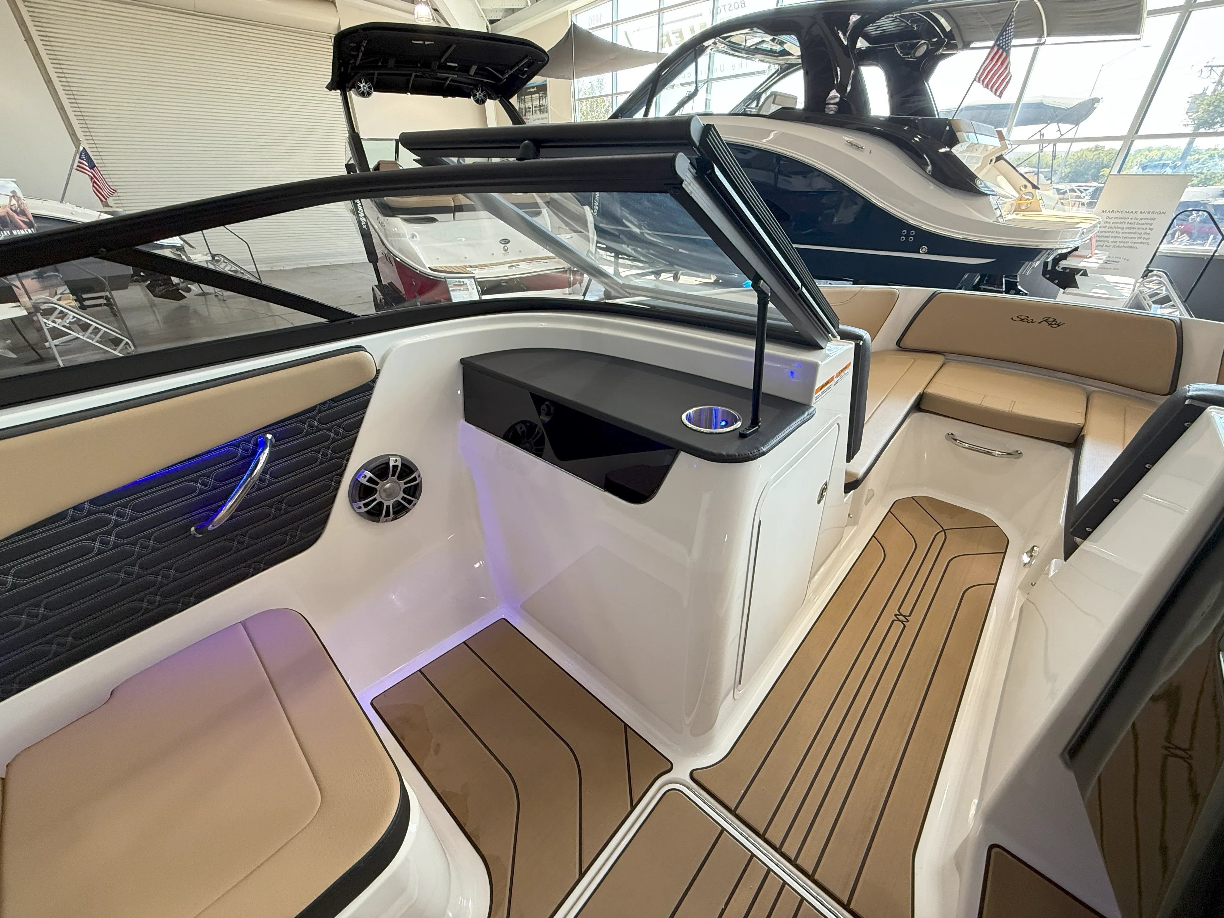 2025 Sea Ray SPX 190 Outboard Image Thumbnail #18