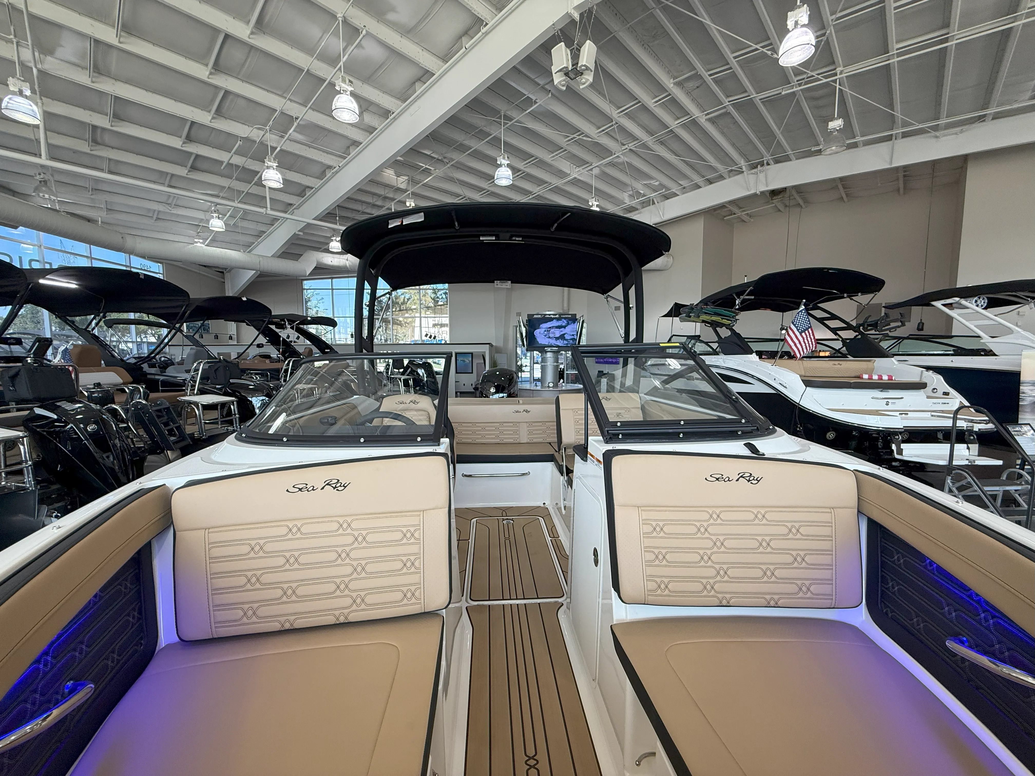 2025 Sea Ray SPX 190 Outboard Image Thumbnail #21