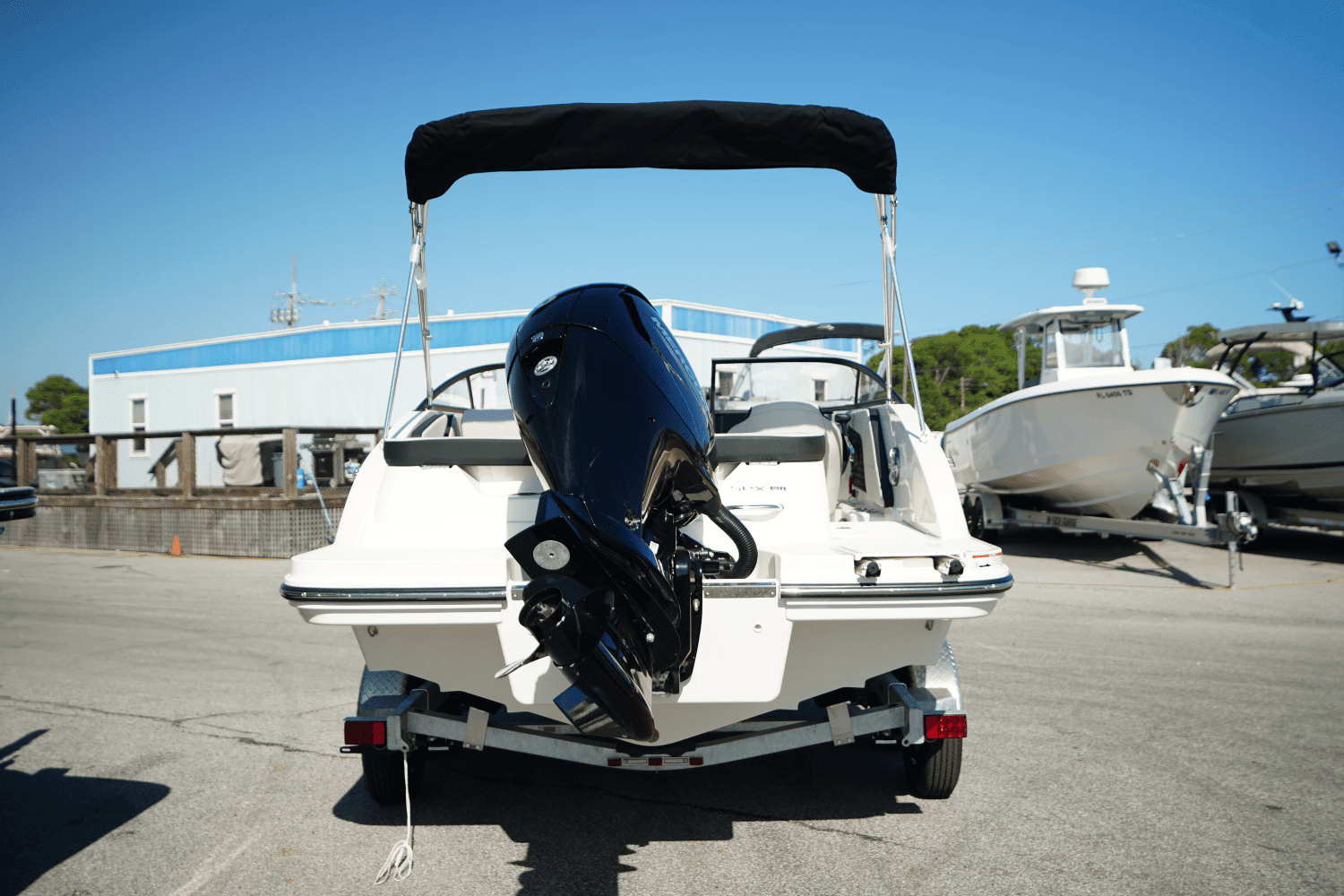 2025 Sea Ray SPX 190 Outboard Image Thumbnail #4