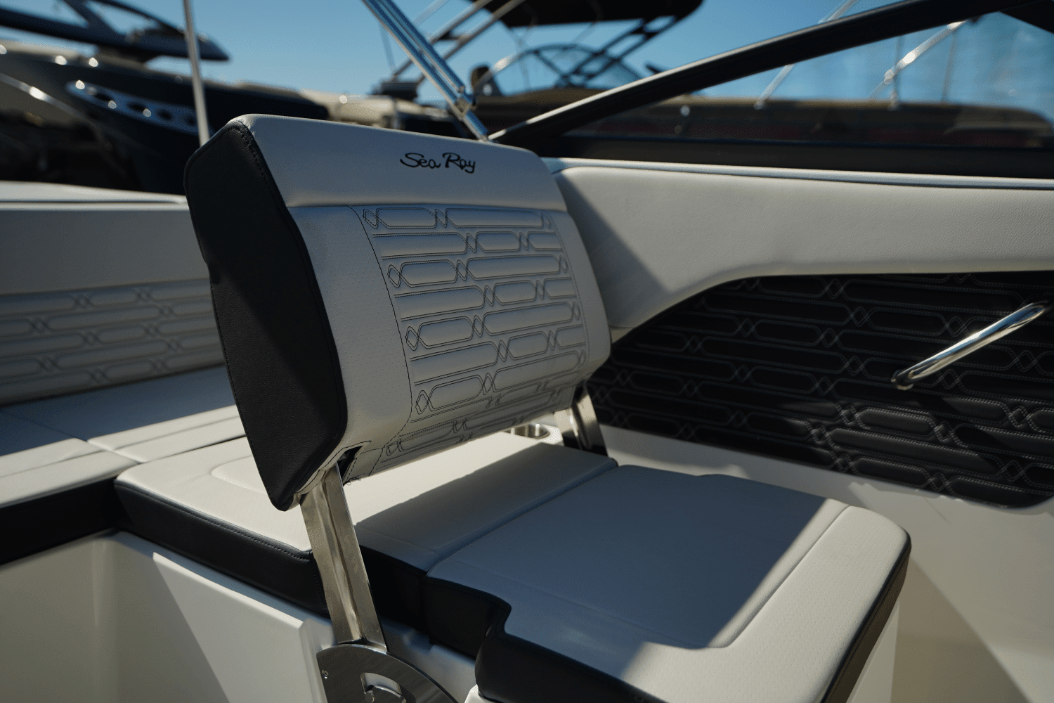 2025 Sea Ray SPX 190 Outboard Image Thumbnail #11