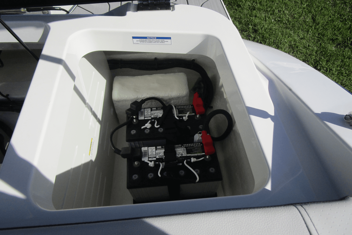 2025 Sea Ray SPX 190 Outboard Image Thumbnail #12