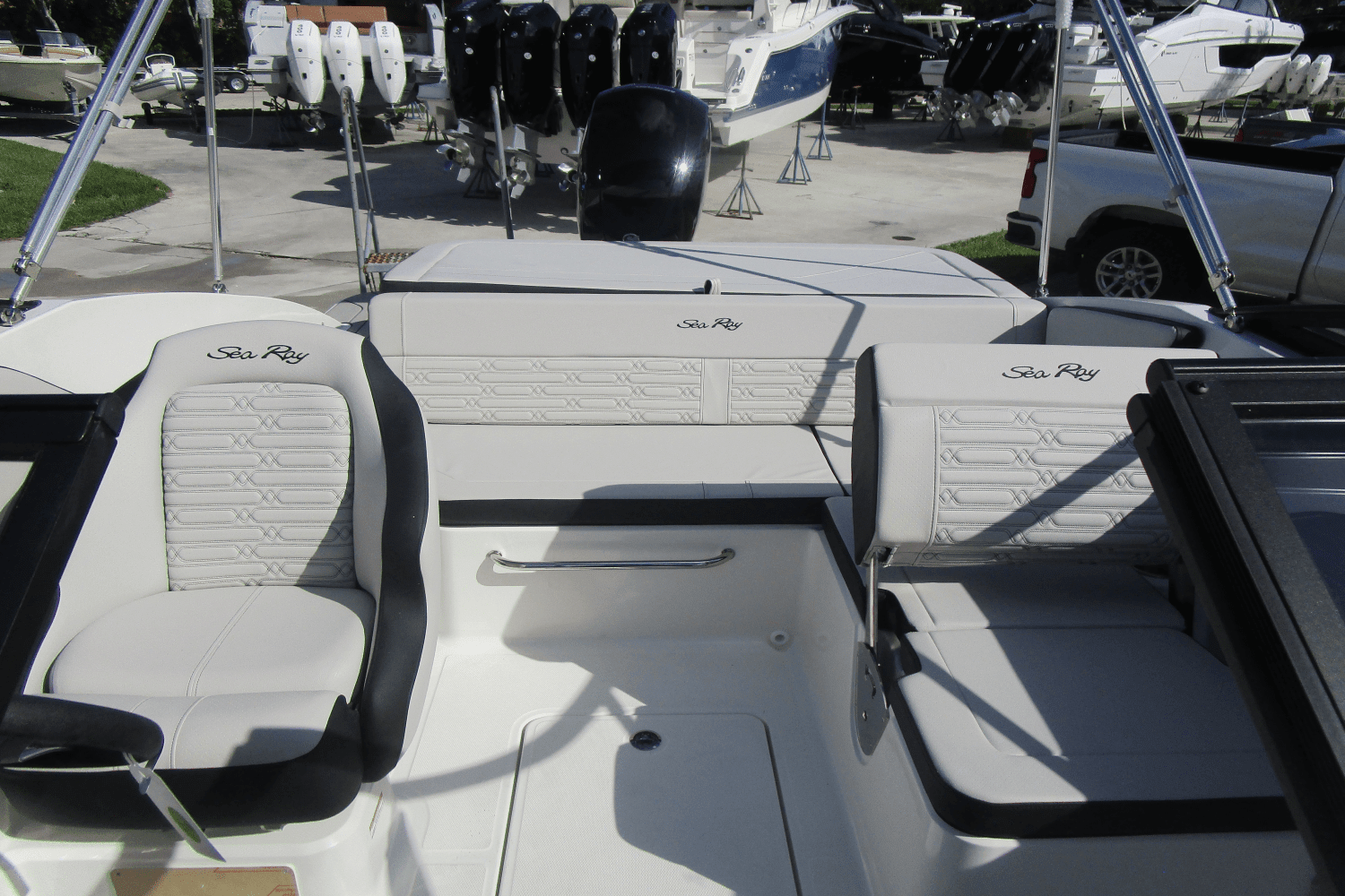 2025 Sea Ray SPX 190 Outboard Image Thumbnail #6