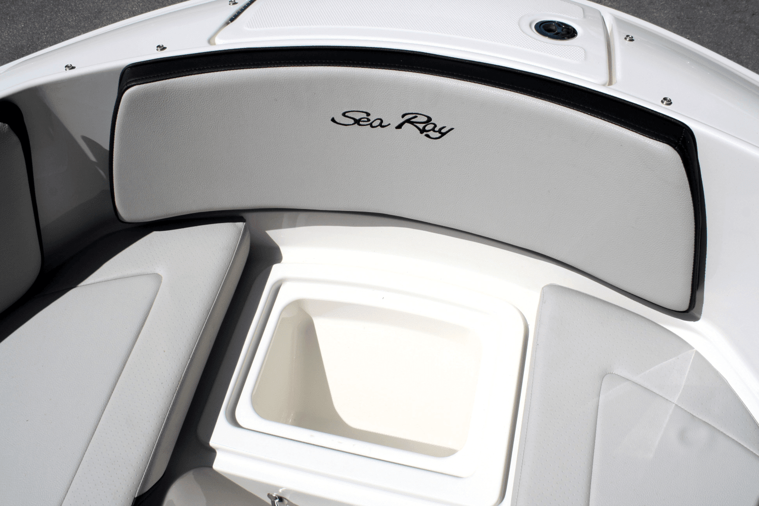 2025 Sea Ray SPX 190 Outboard Image Thumbnail #31