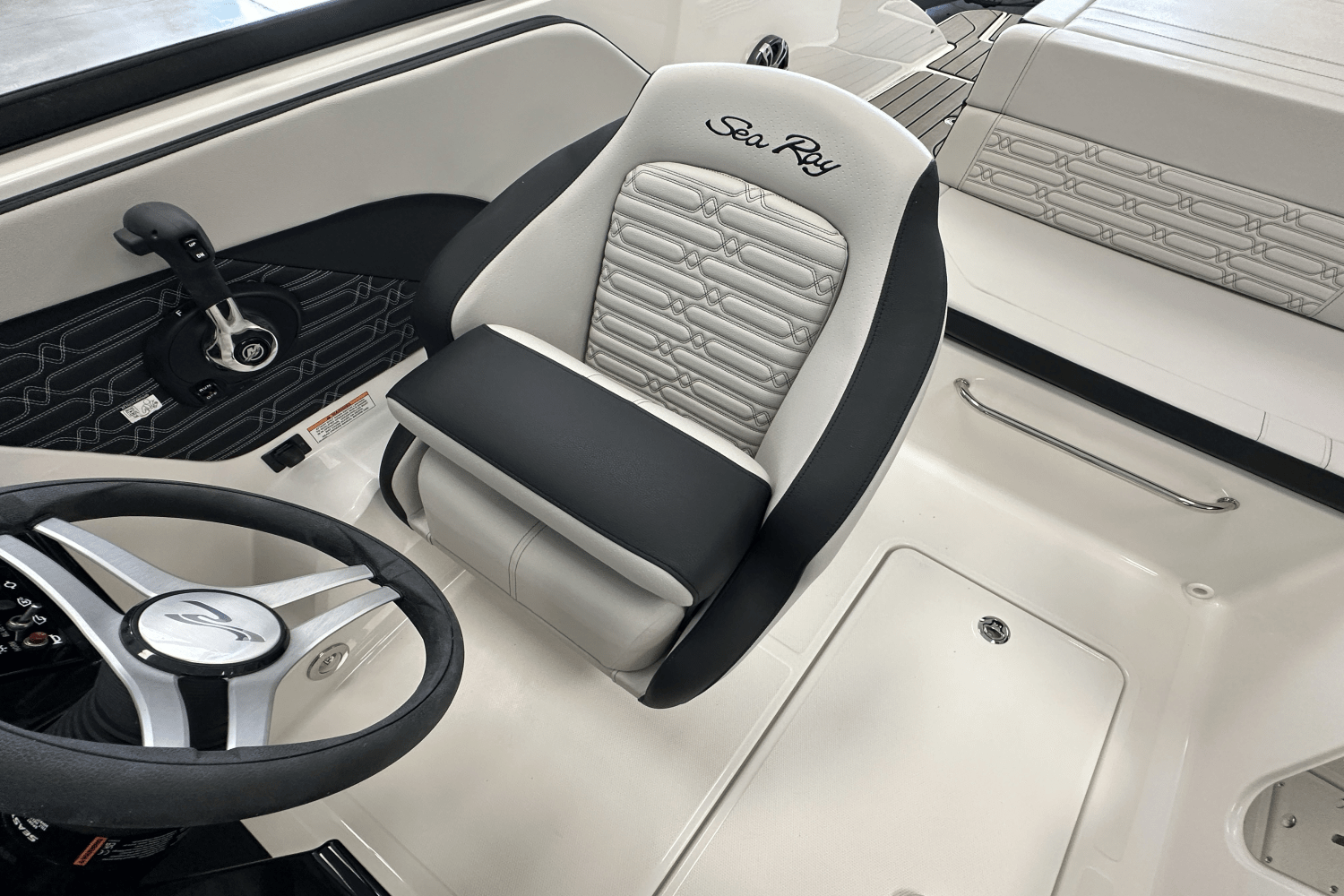 2025 Sea Ray SPX 190 Outboard Image Thumbnail #11