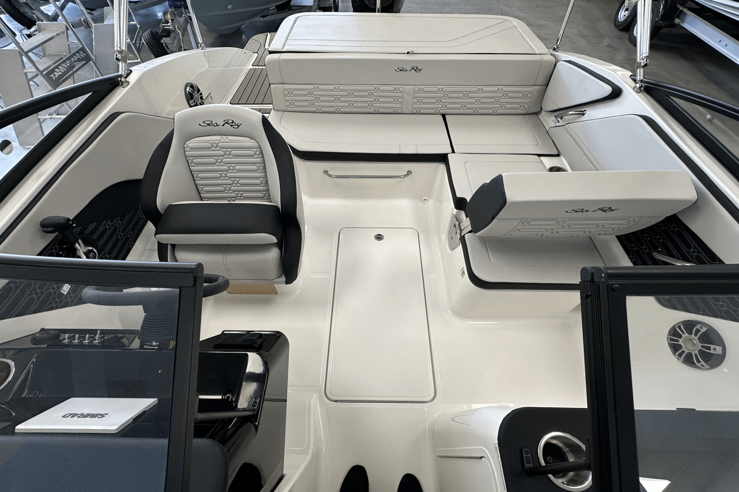2025 Sea Ray SPX 190 Outboard Image Thumbnail #6