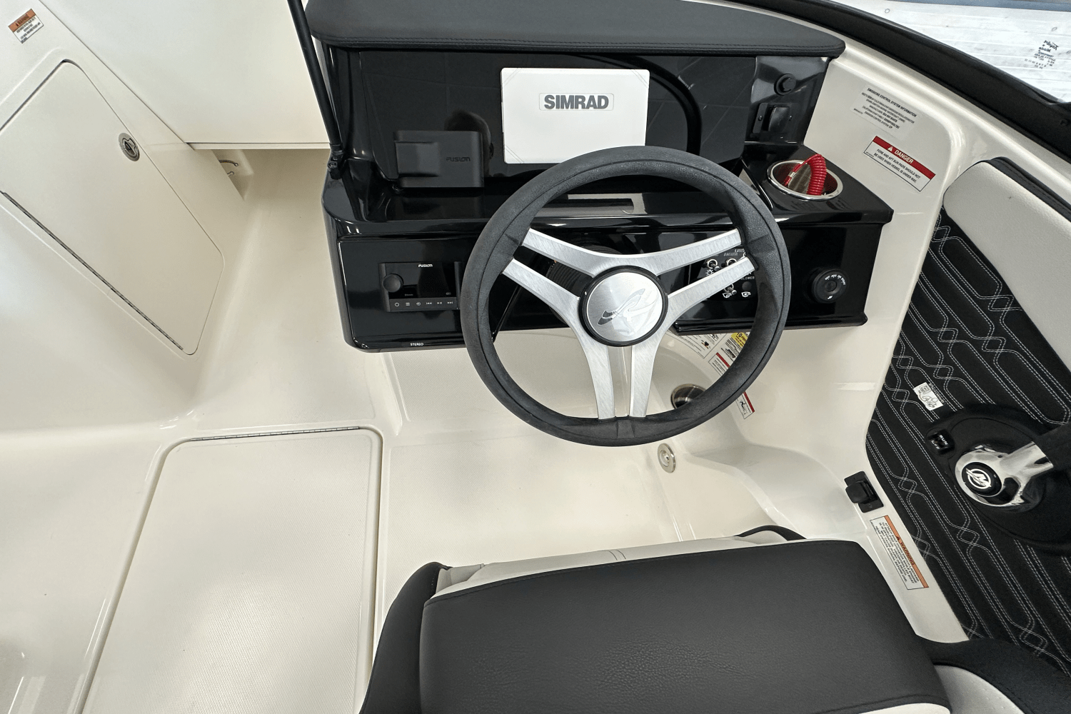 2025 Sea Ray SPX 190 Outboard Image Thumbnail #13