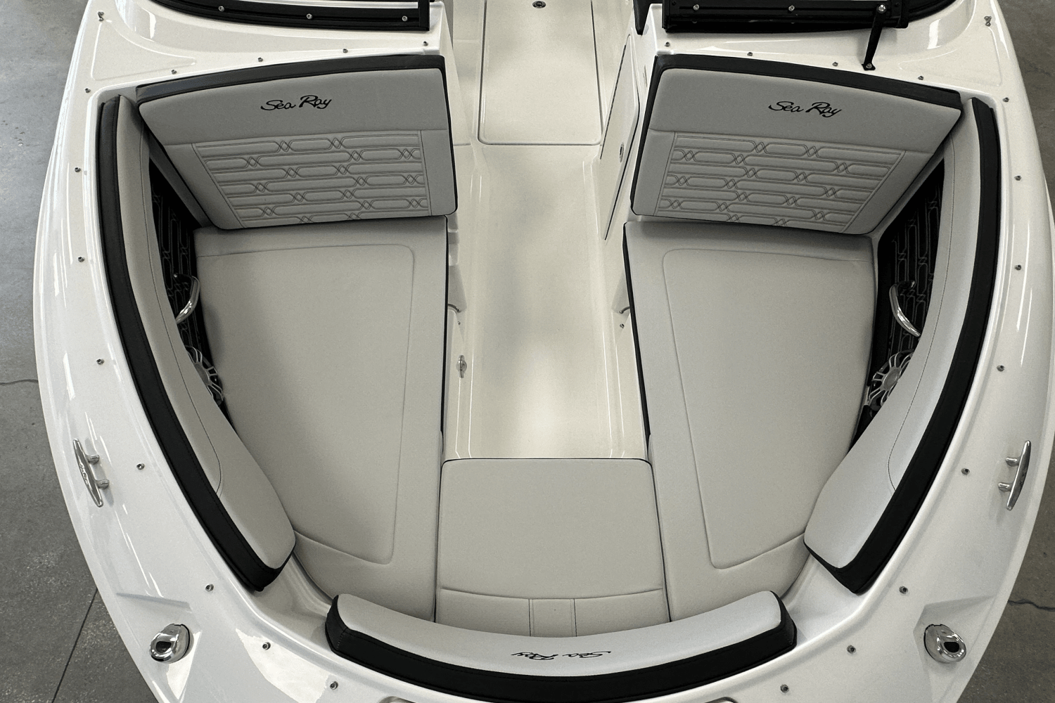 2025 Sea Ray SPX 190 Outboard Image Thumbnail #16