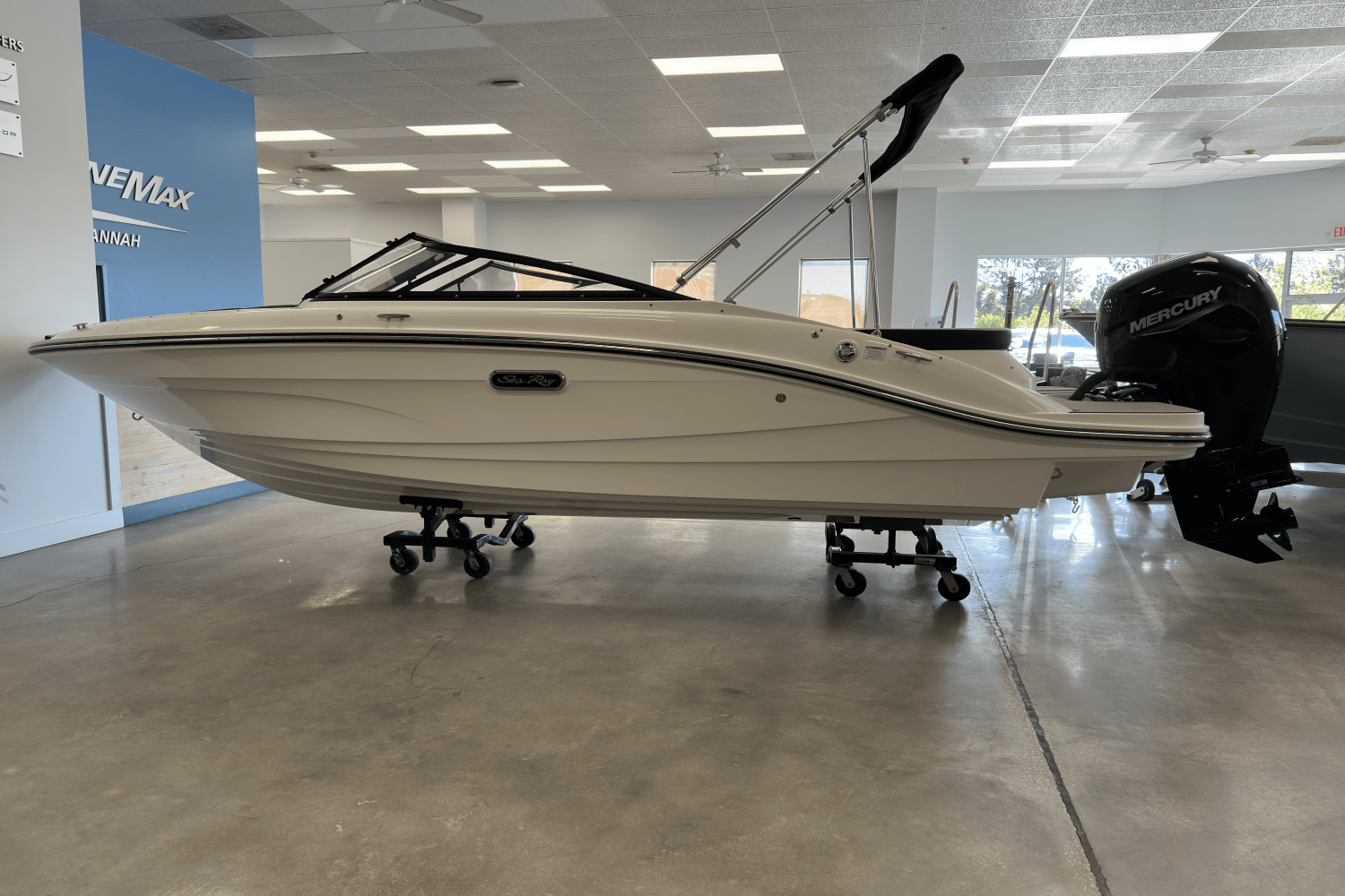 2025 Sea Ray SPX 190 Outboard Image Thumbnail #2