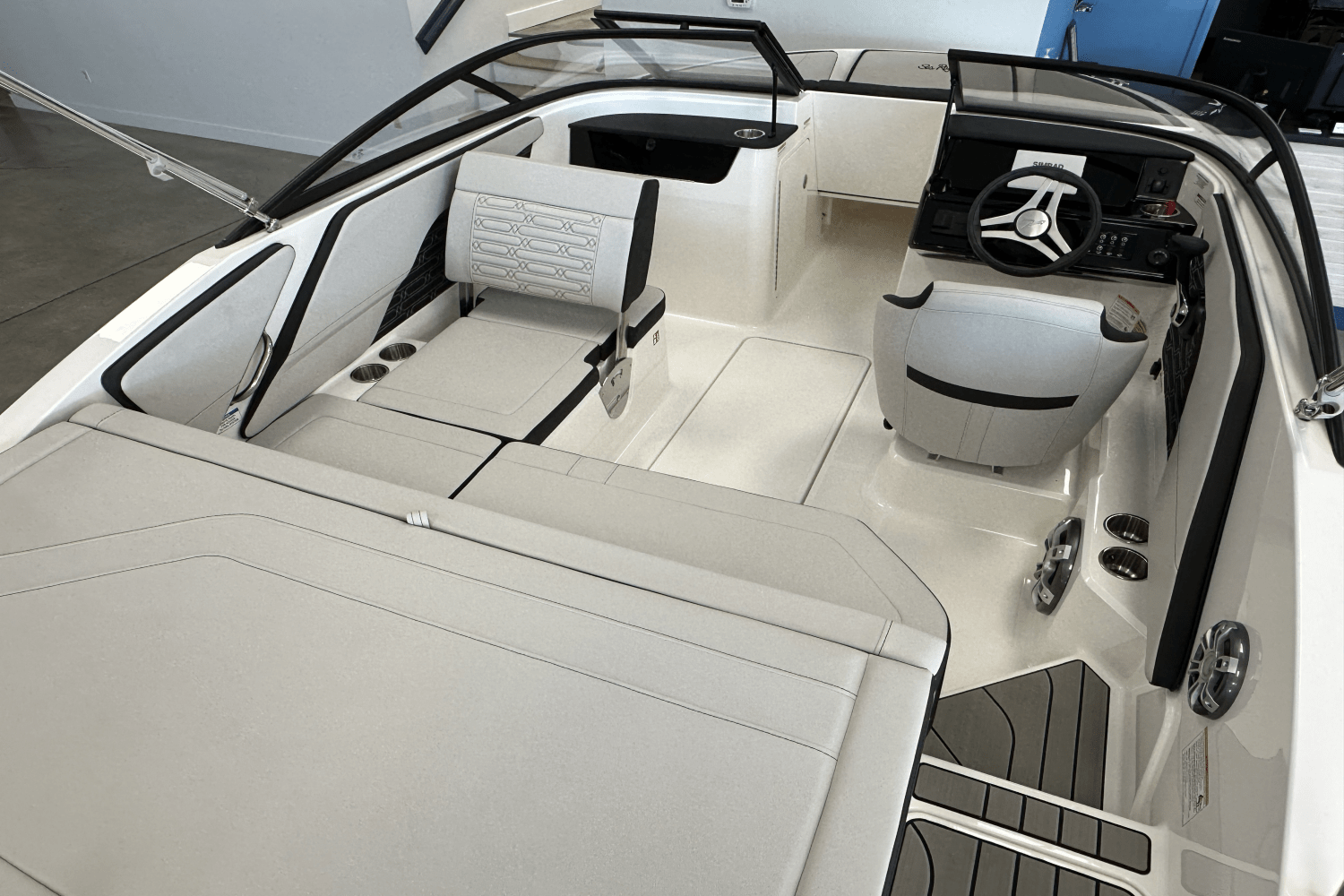 2025 Sea Ray SPX 190 Outboard Image Thumbnail #3