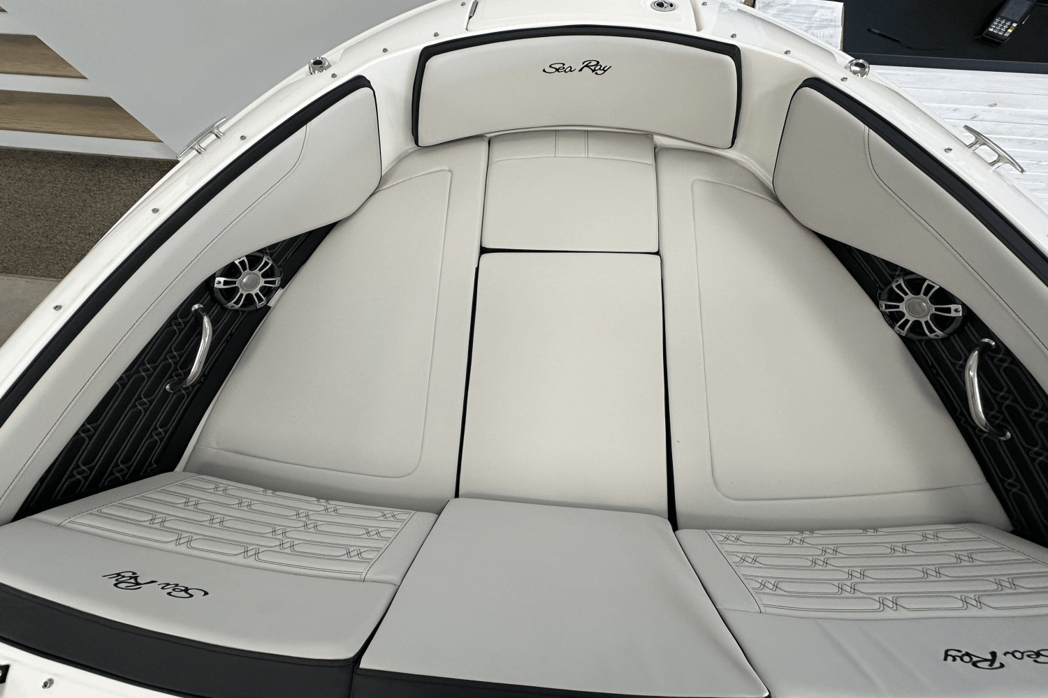 2025 Sea Ray SPX 190 Outboard Image Thumbnail #15